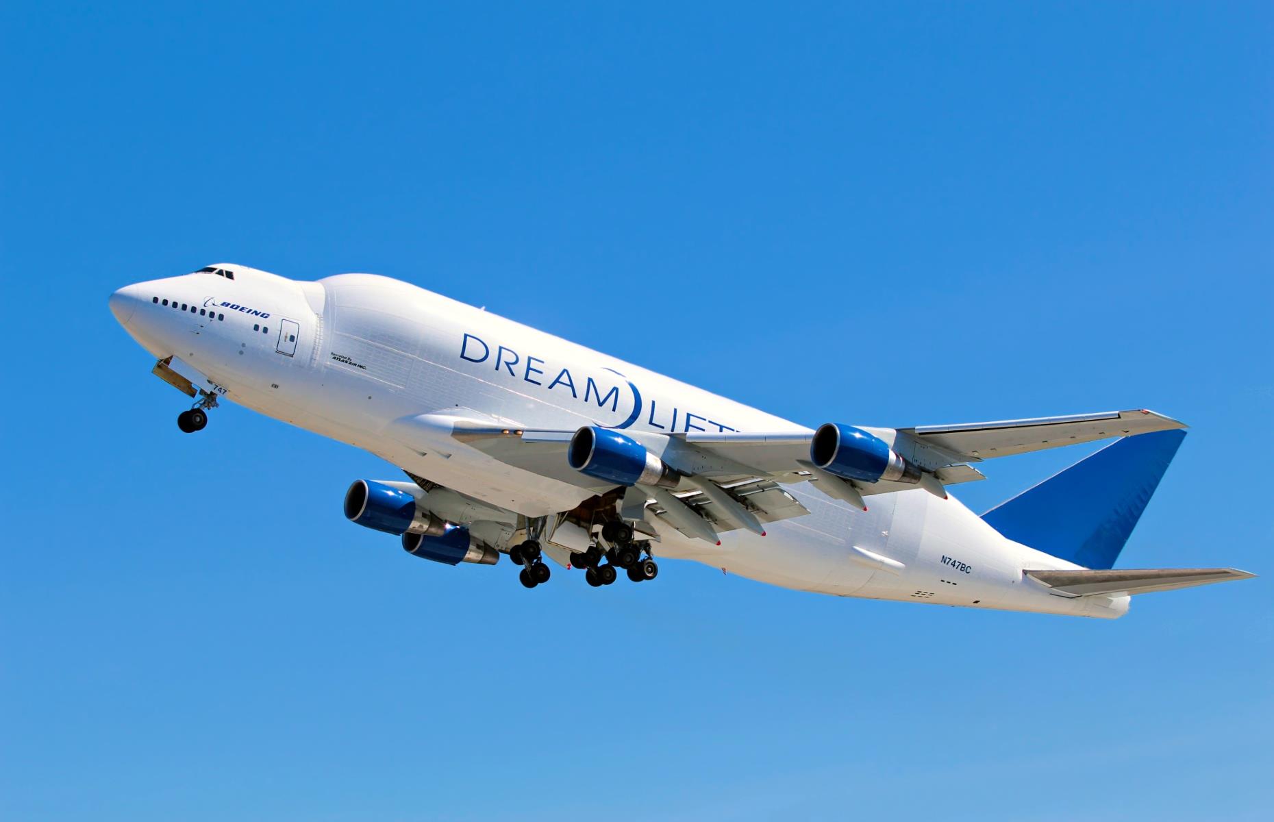 Boeing Dreamlifter: 211 feet