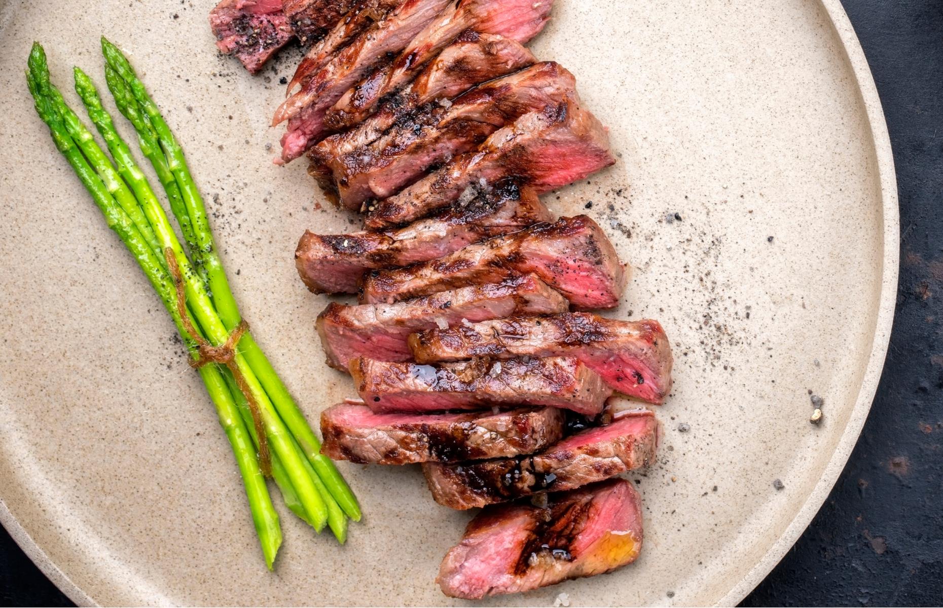 Teriyaki steak and asparagus