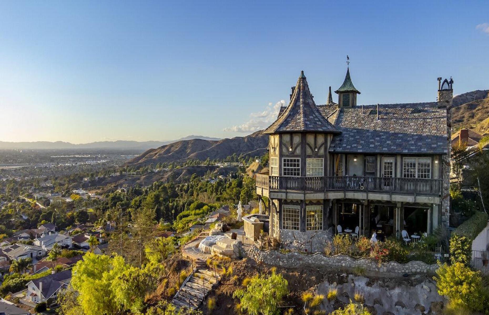 Amazing castles for sale in America