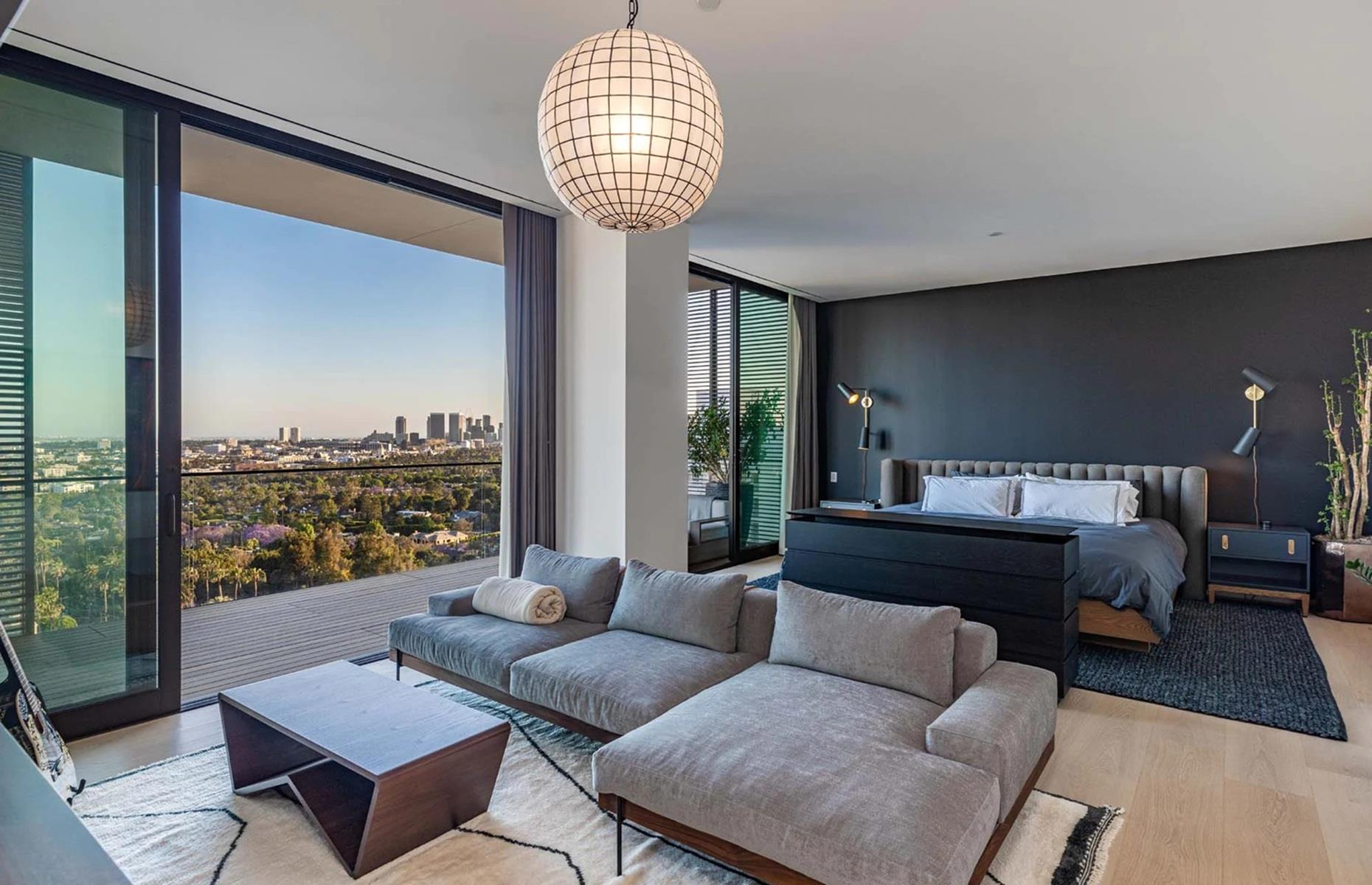 Edition Penthouse B, Los Angeles, California