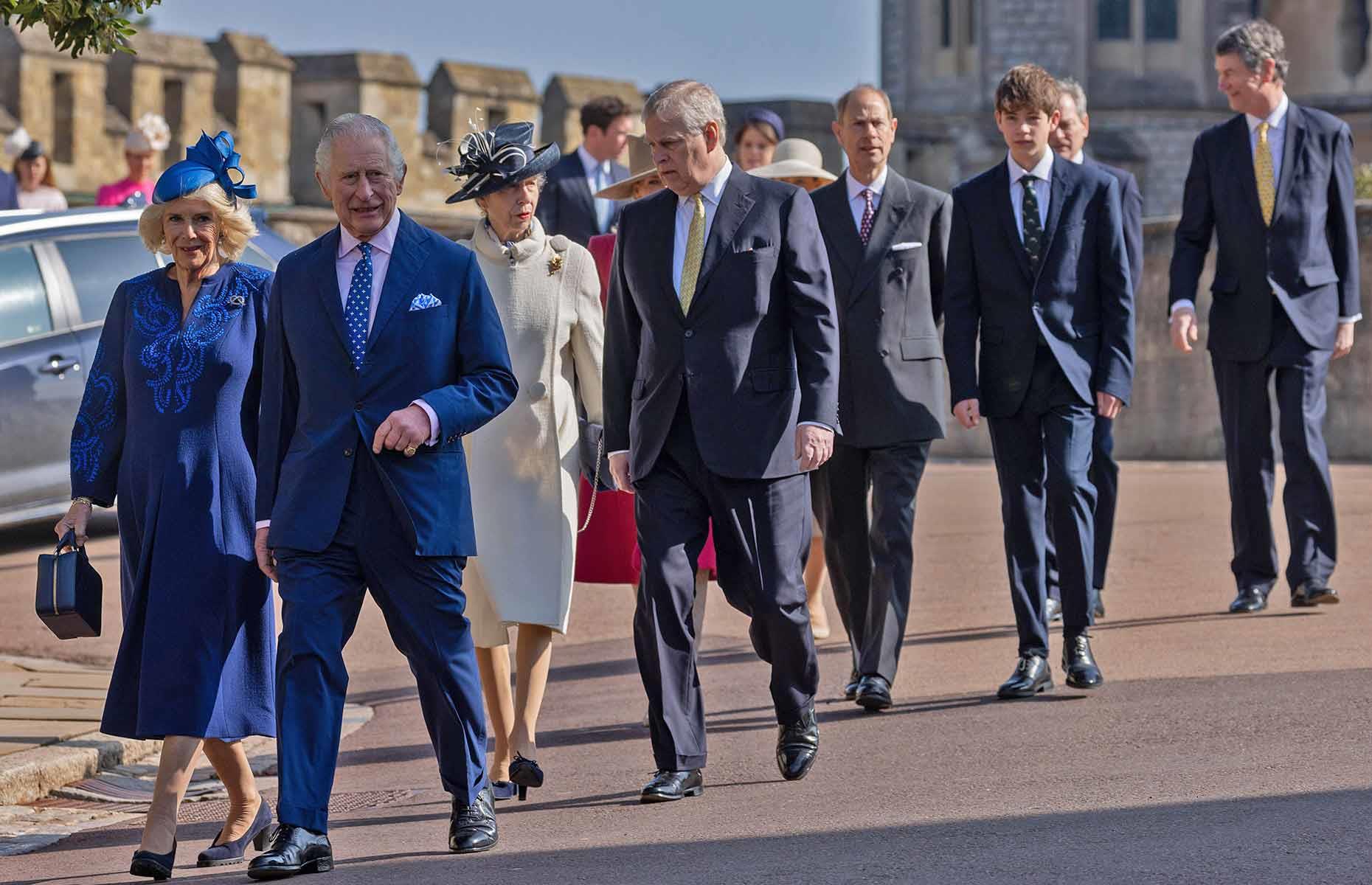 Who lives in Windsor Castle?
