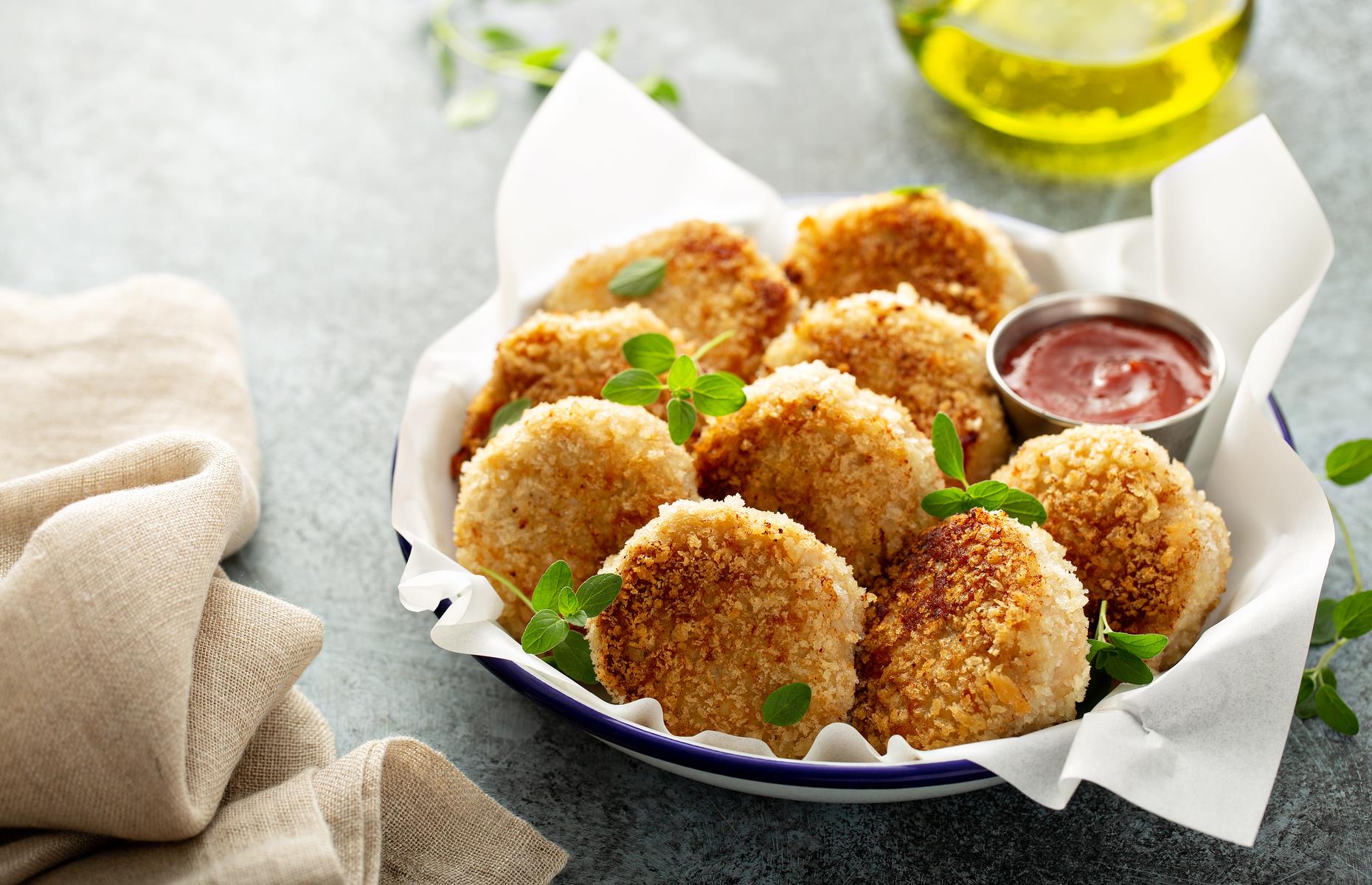 34. Coat your fish cakes in crackers