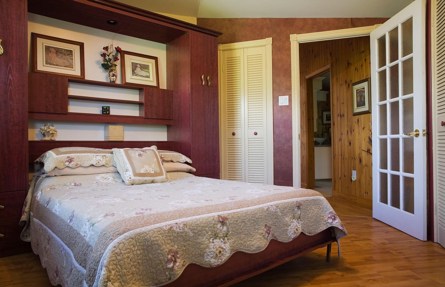 Built-in cupboards and cabinets