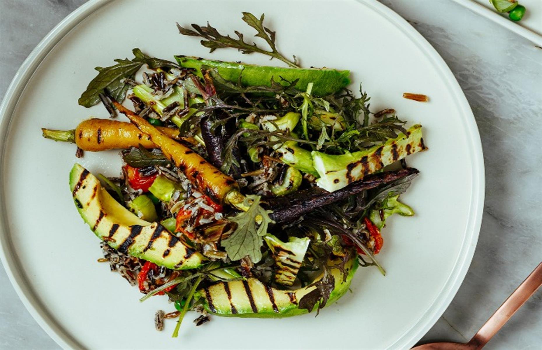 Grilled avocado salad with tahini dressing