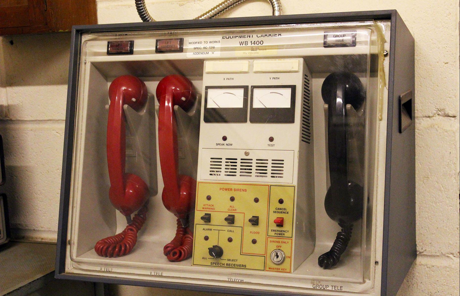Teléfonos rojos de guerra