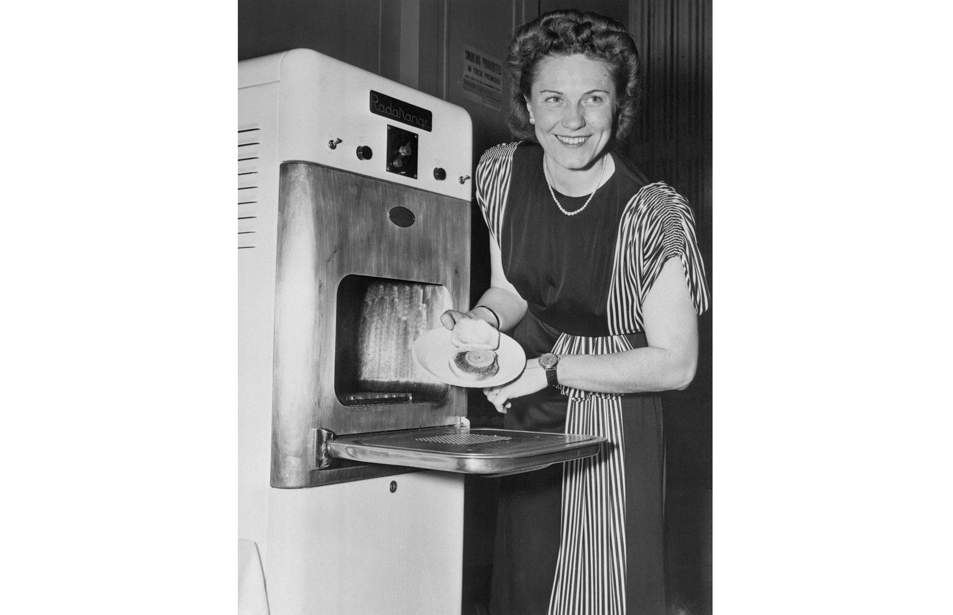 Second World War: microwave oven