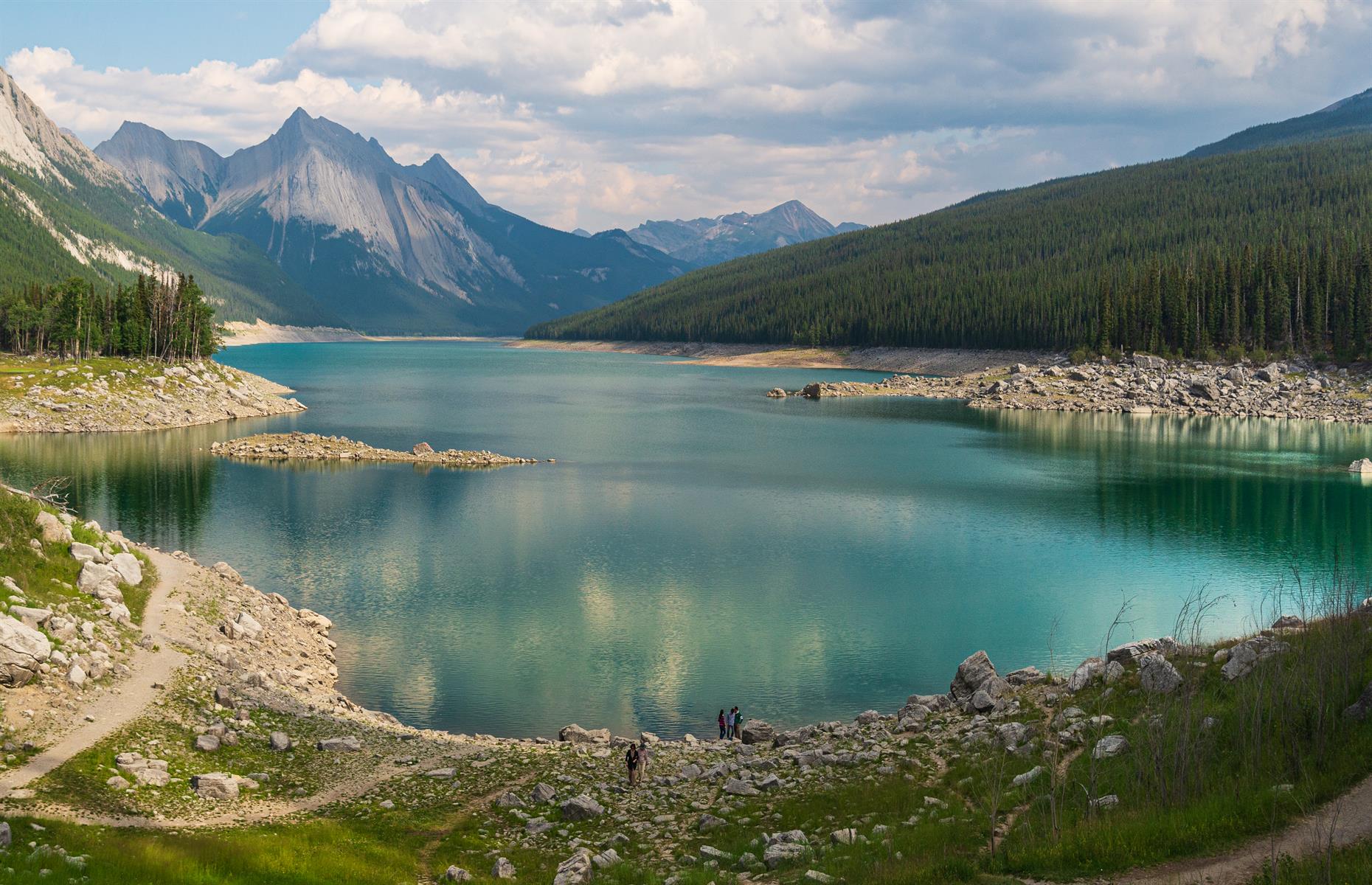 Medicine Lake, Alberta, Canada