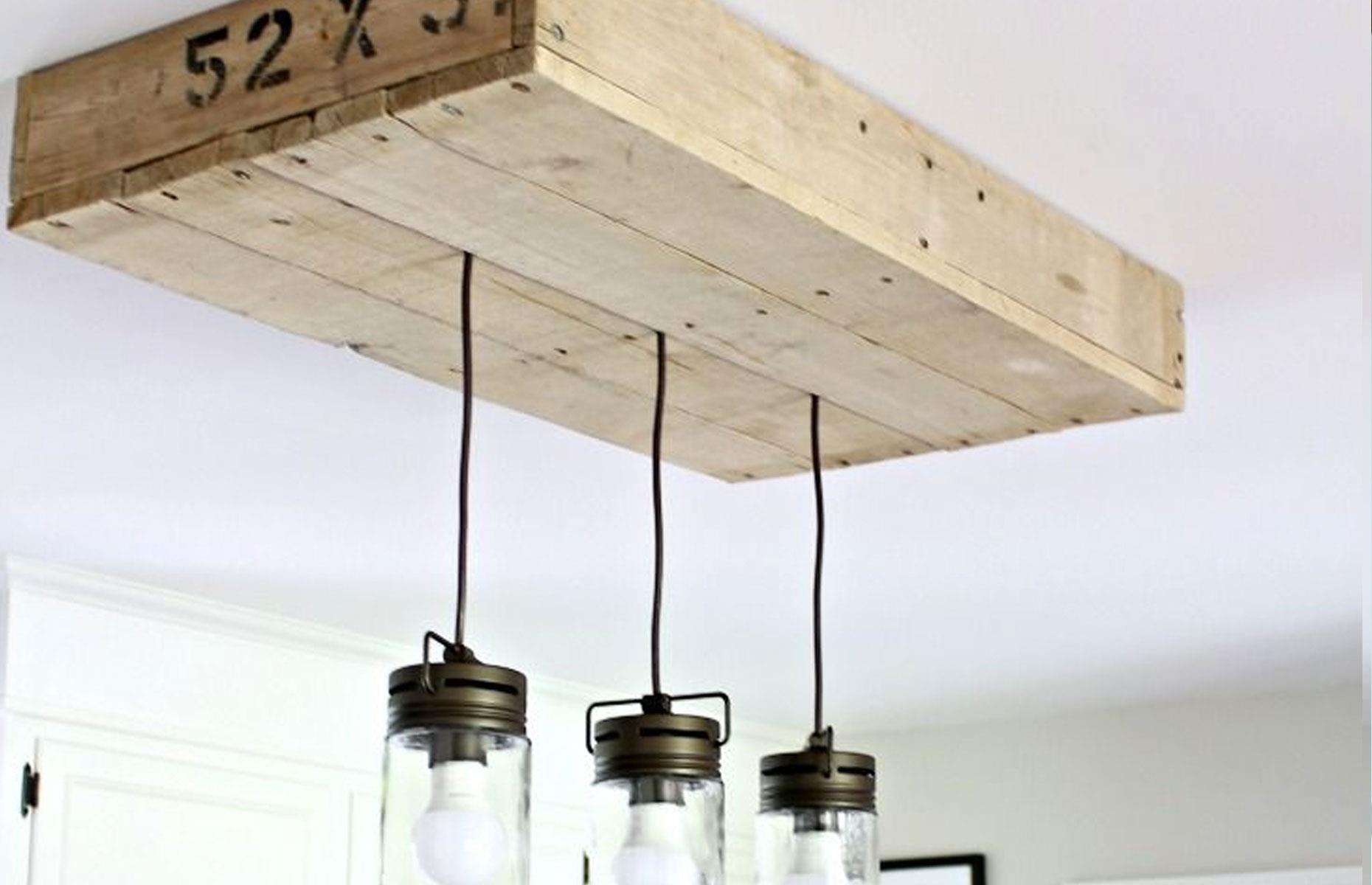 Put up a pallet pendant light box