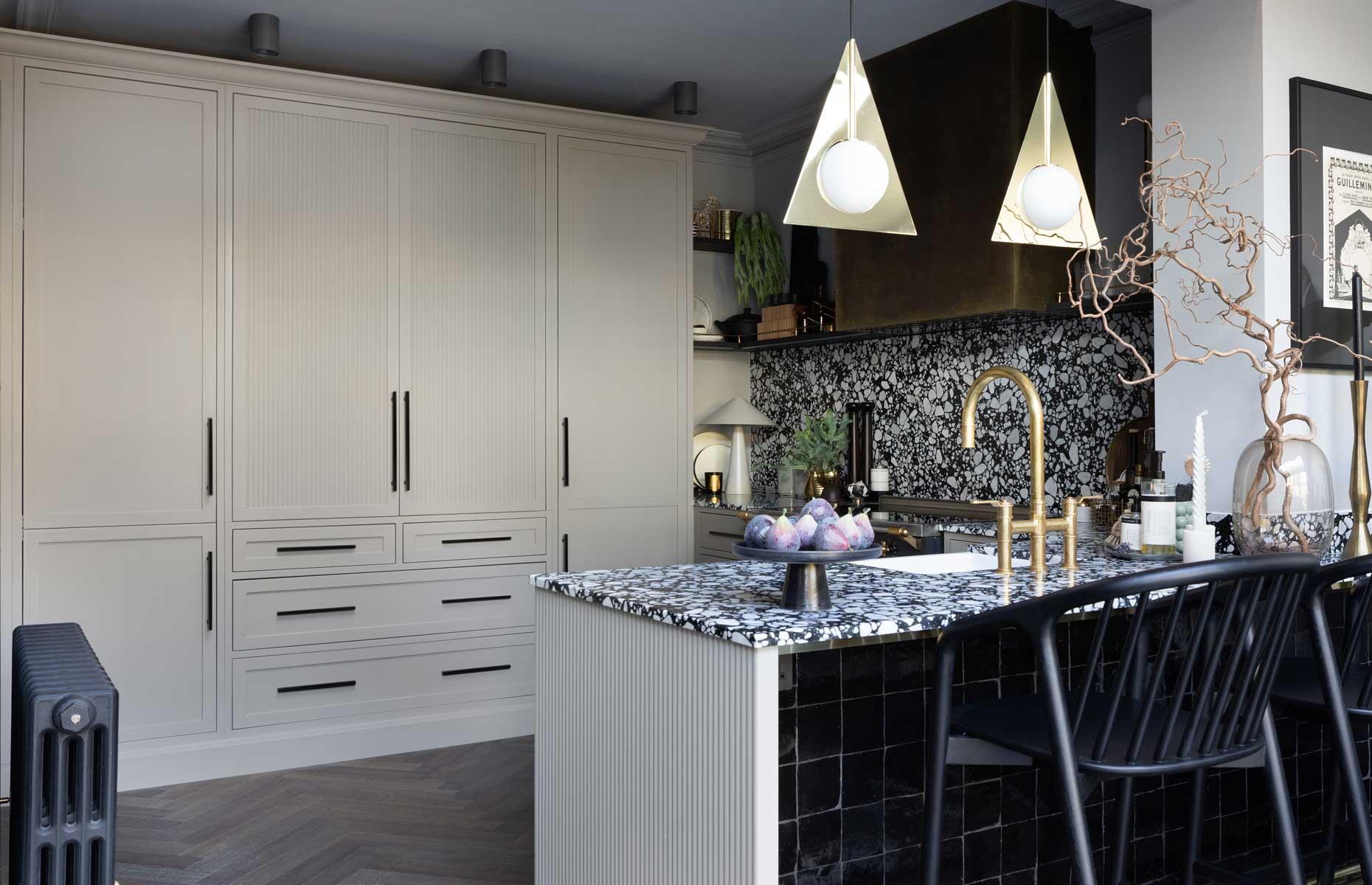 Glamorous black and gold kitchen