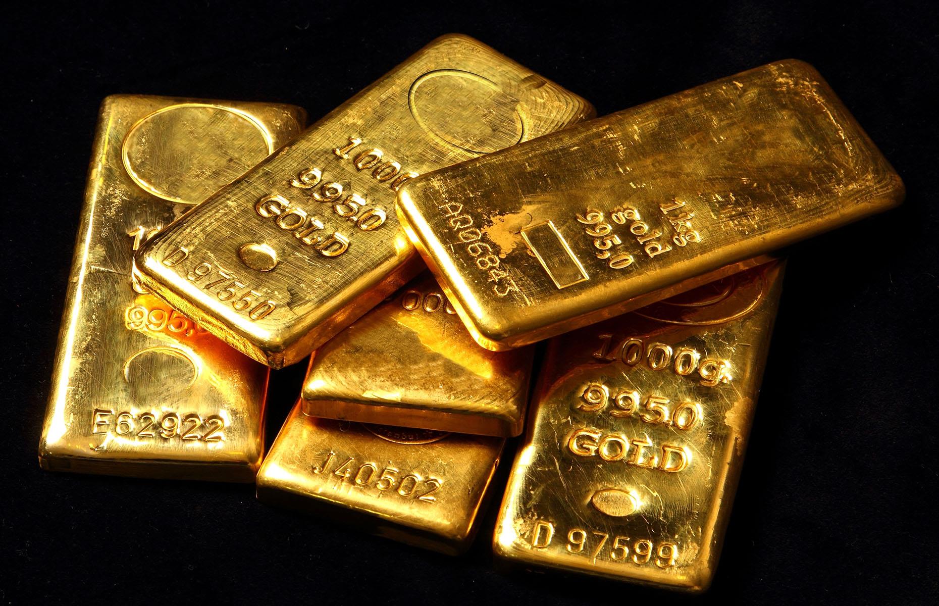 Gold bars in an airport bin, South Korea: $319,000 (£240k)