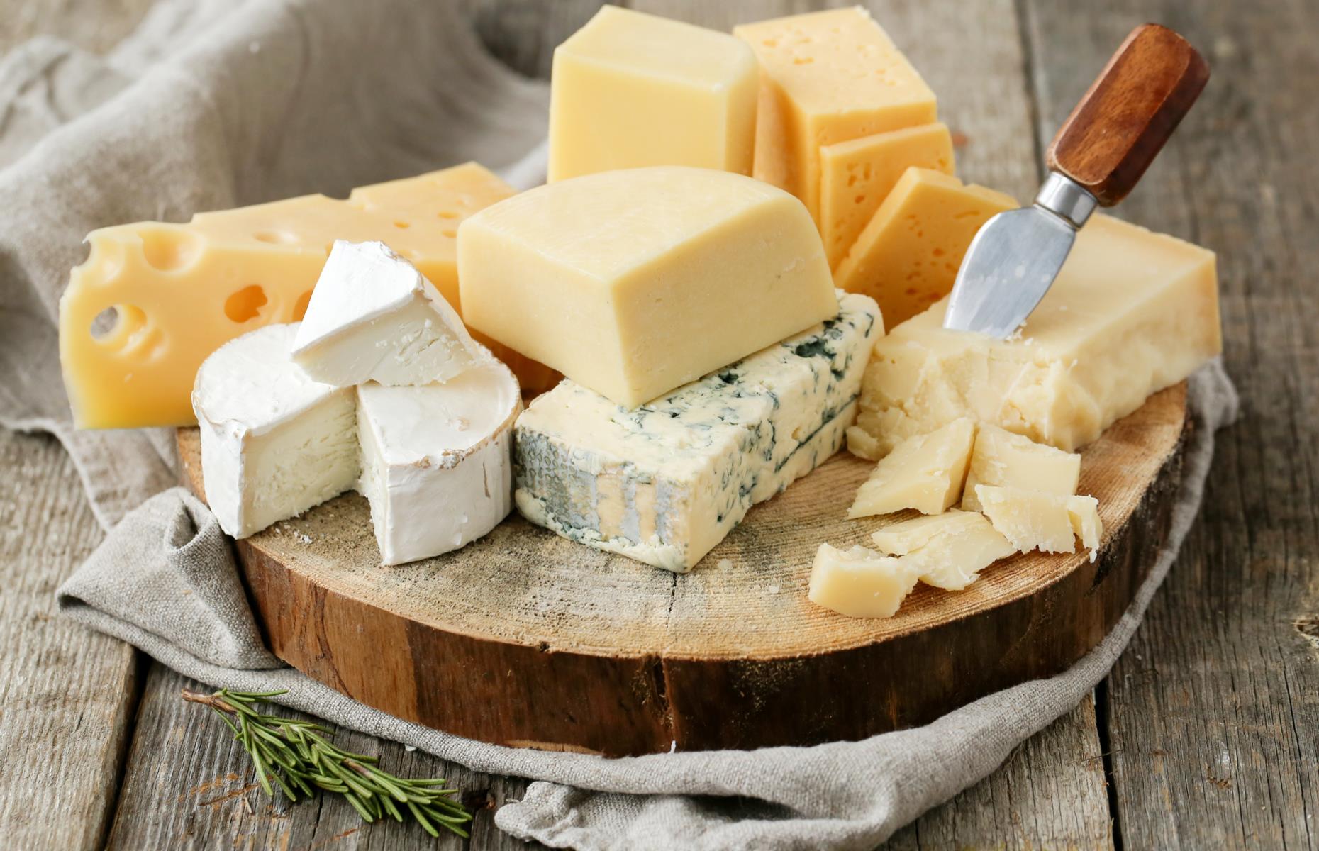 Use the correct cheese knife