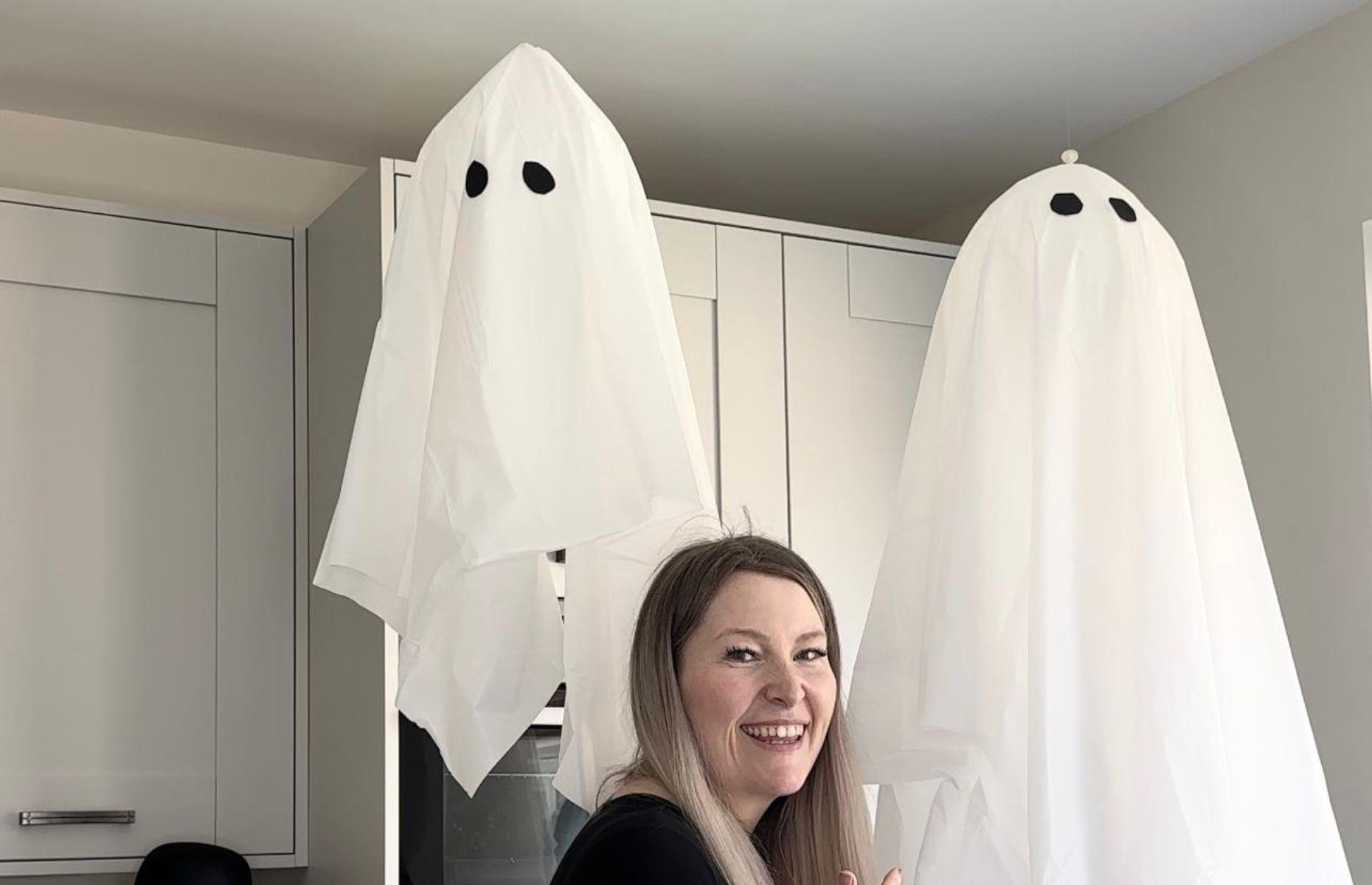 Make balloon ghosts
