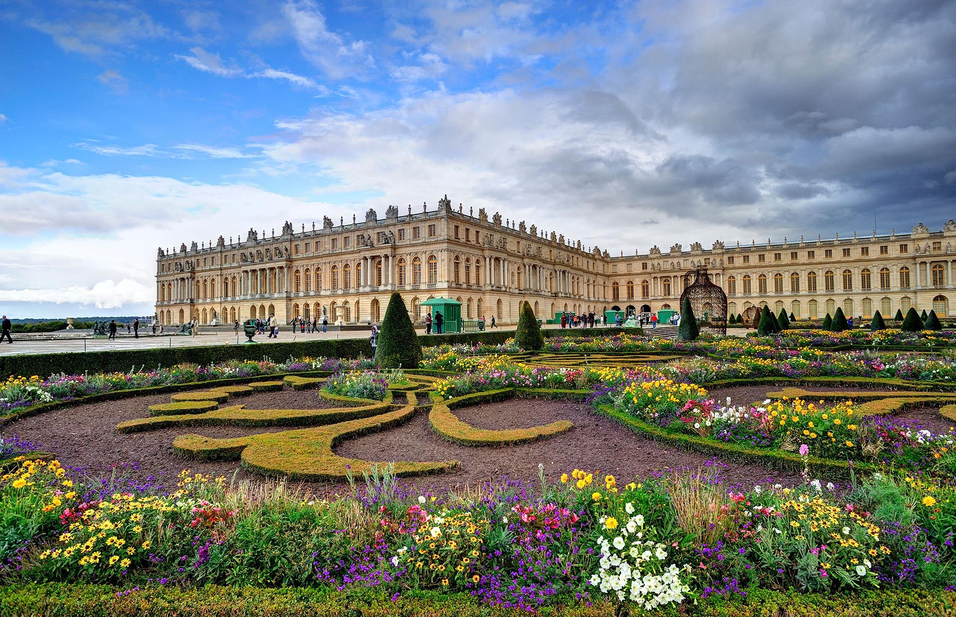 Versailles: 721,206 sqft (67k sqm), France