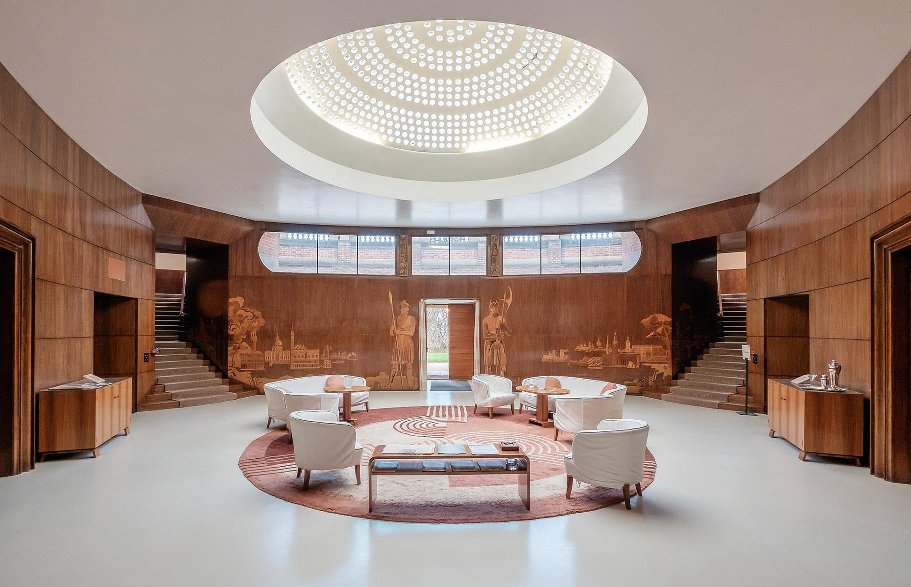 1930s: Art Deco palace, London, UK