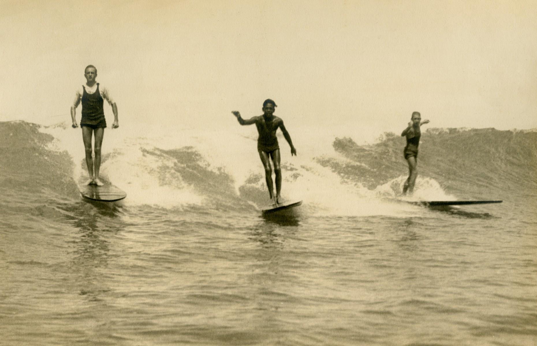 Серф рок. Jim Heimann surfing. Сёрф рок. Женщина серфер винтажное. Женщина серфер старое фото.