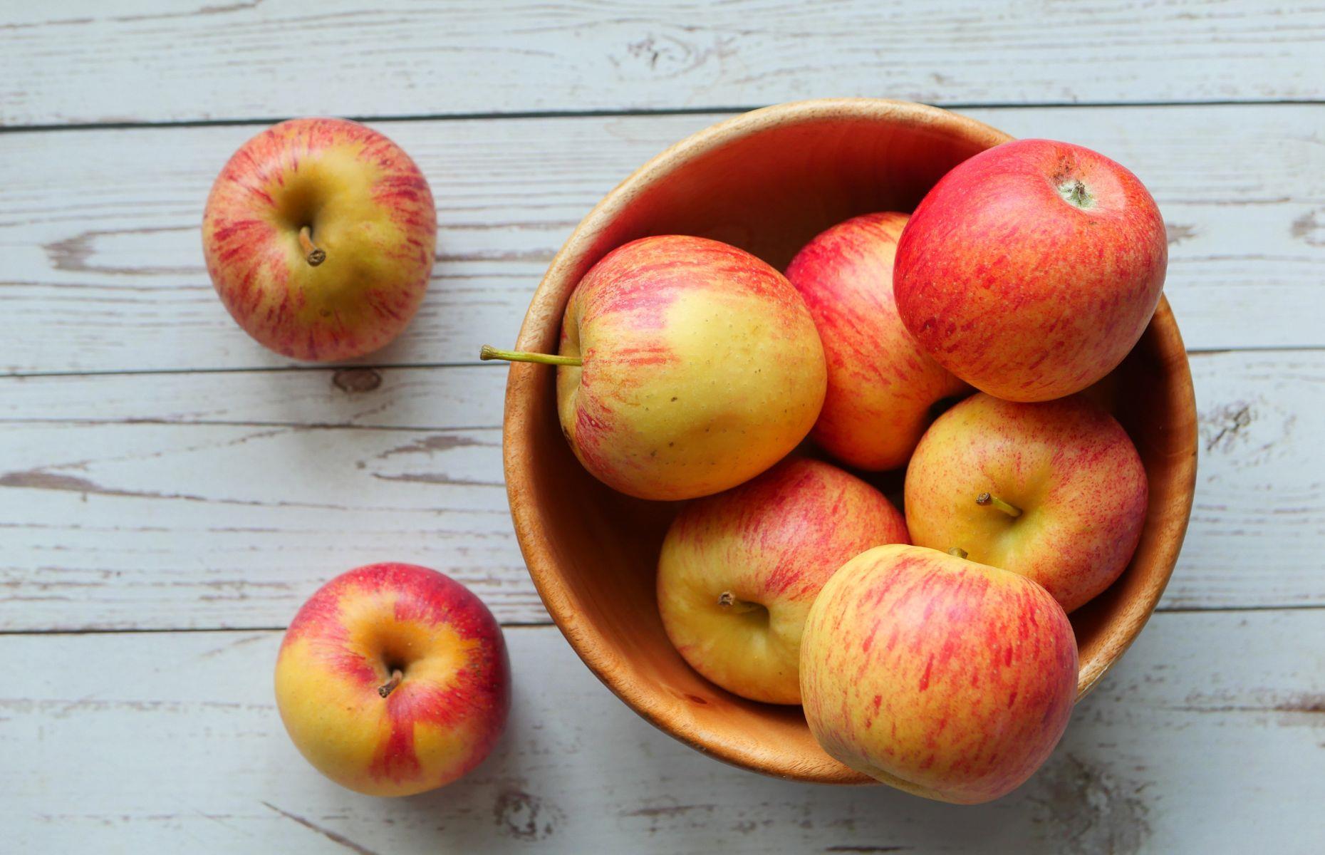18. Apples