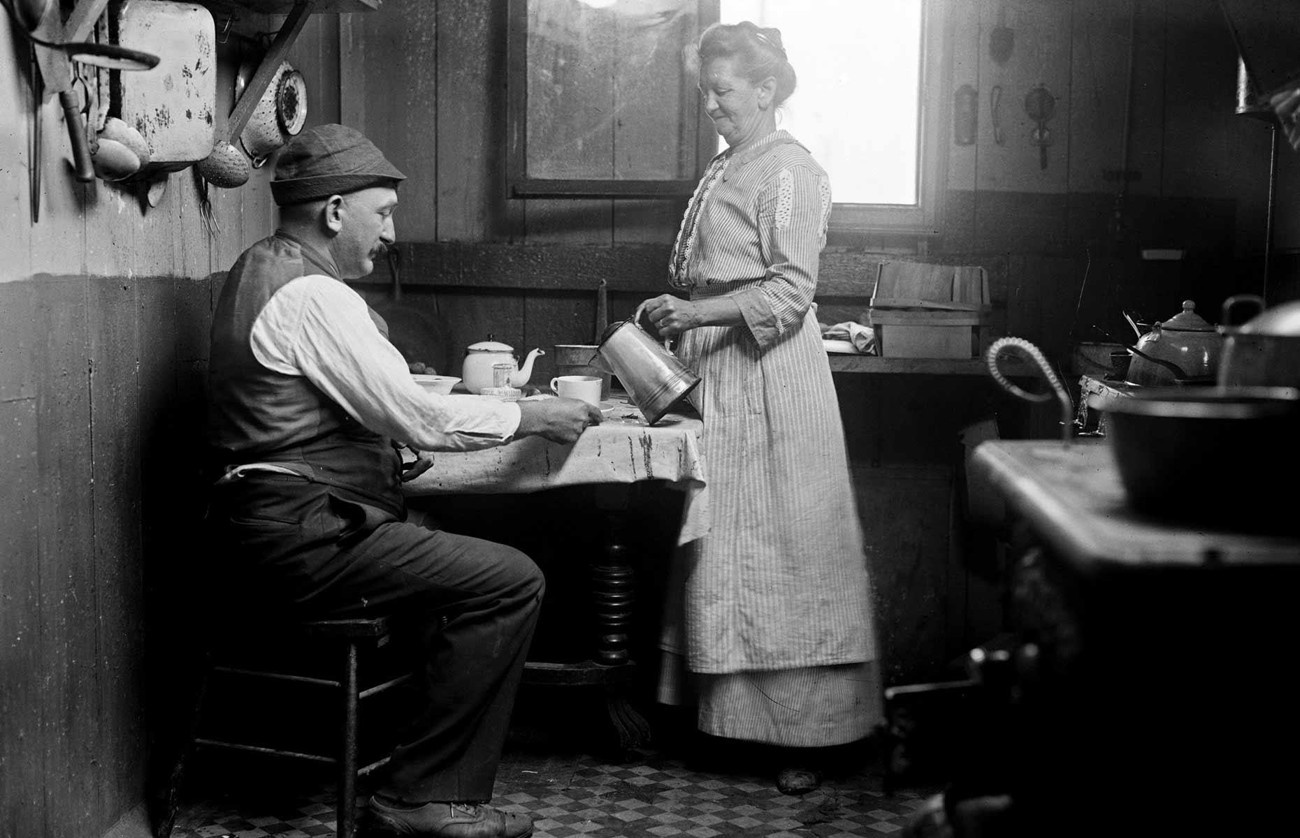 Década de 1910: Humilde cocina en Broad Channel