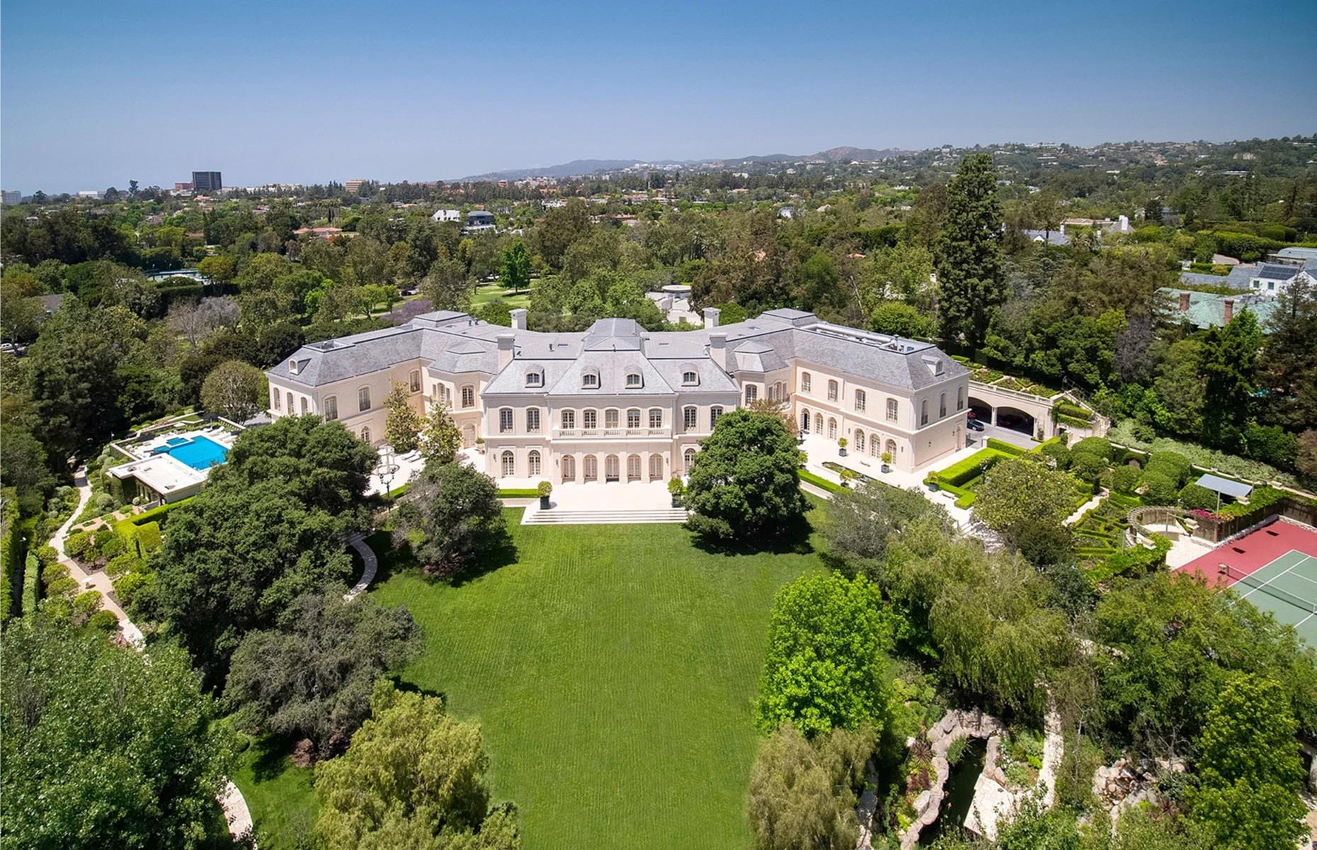 The Manor, California: 56,500 square feet