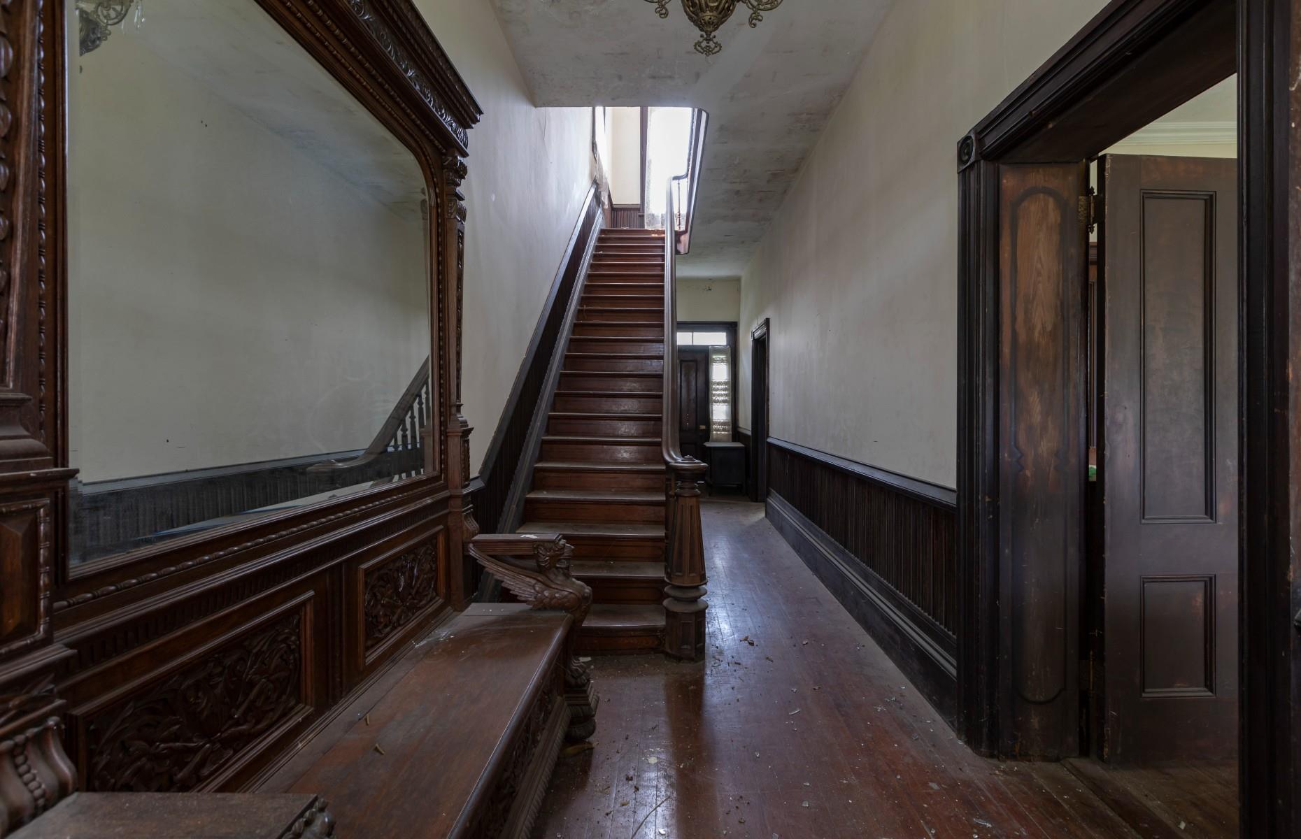 Elegant entrance