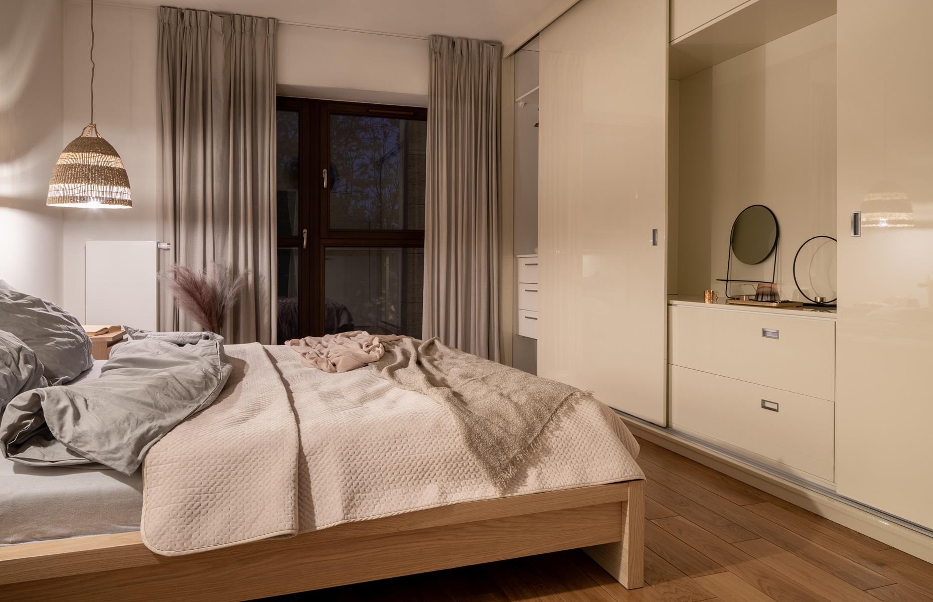 Pequeños huecos detrás de muebles empotrados