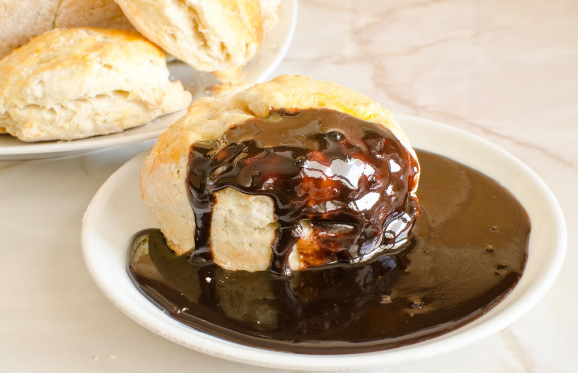 Arkansas: biscuits and chocolate gravy