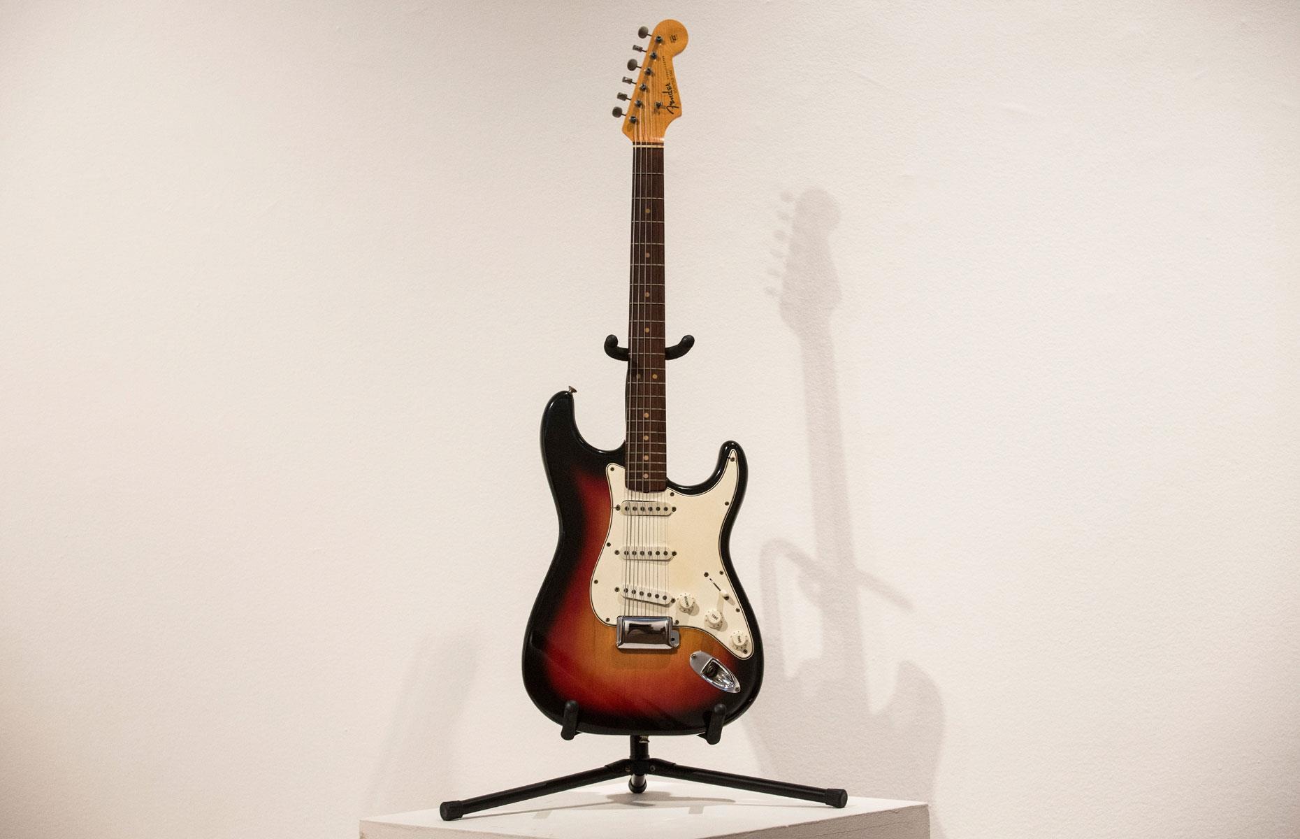 22. Bob Dylan's 1964 Fender Stratocaster: $965,000 ($1.3m/£1m today)