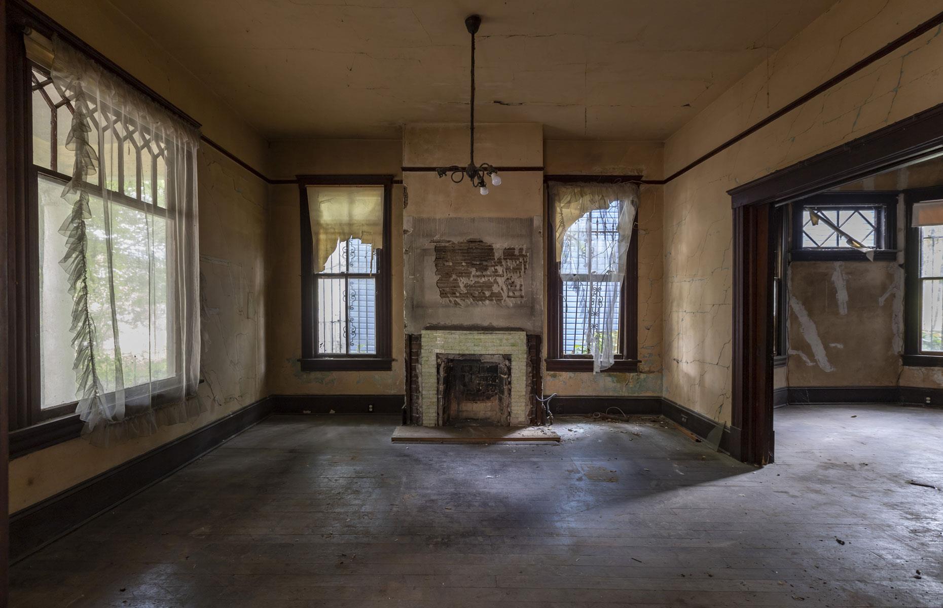 Light-bathed rooms