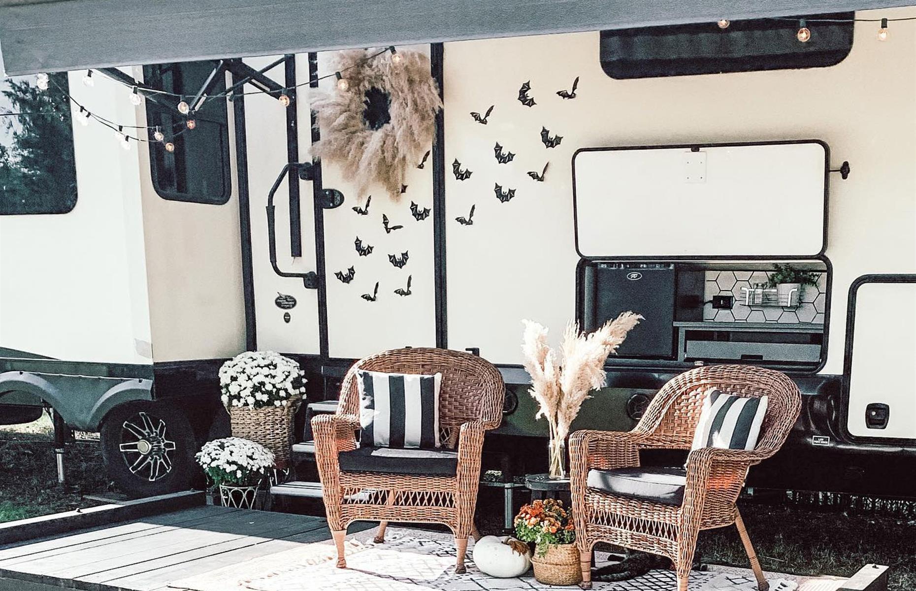 Homestead farmhouse-style RV: exterior