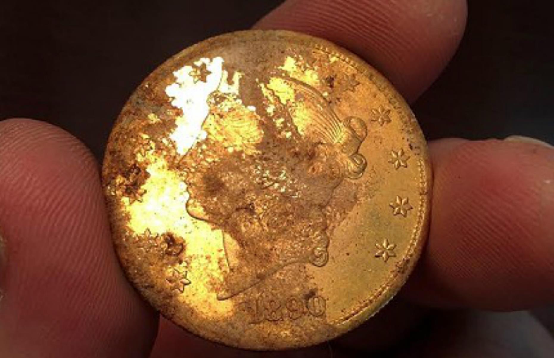 Обнаружили золотистый. Монета Калифорнийская Золотая лихорадка. Золотая монета заржавела. Золотые монеты Стерлигова. Окисленное золото.