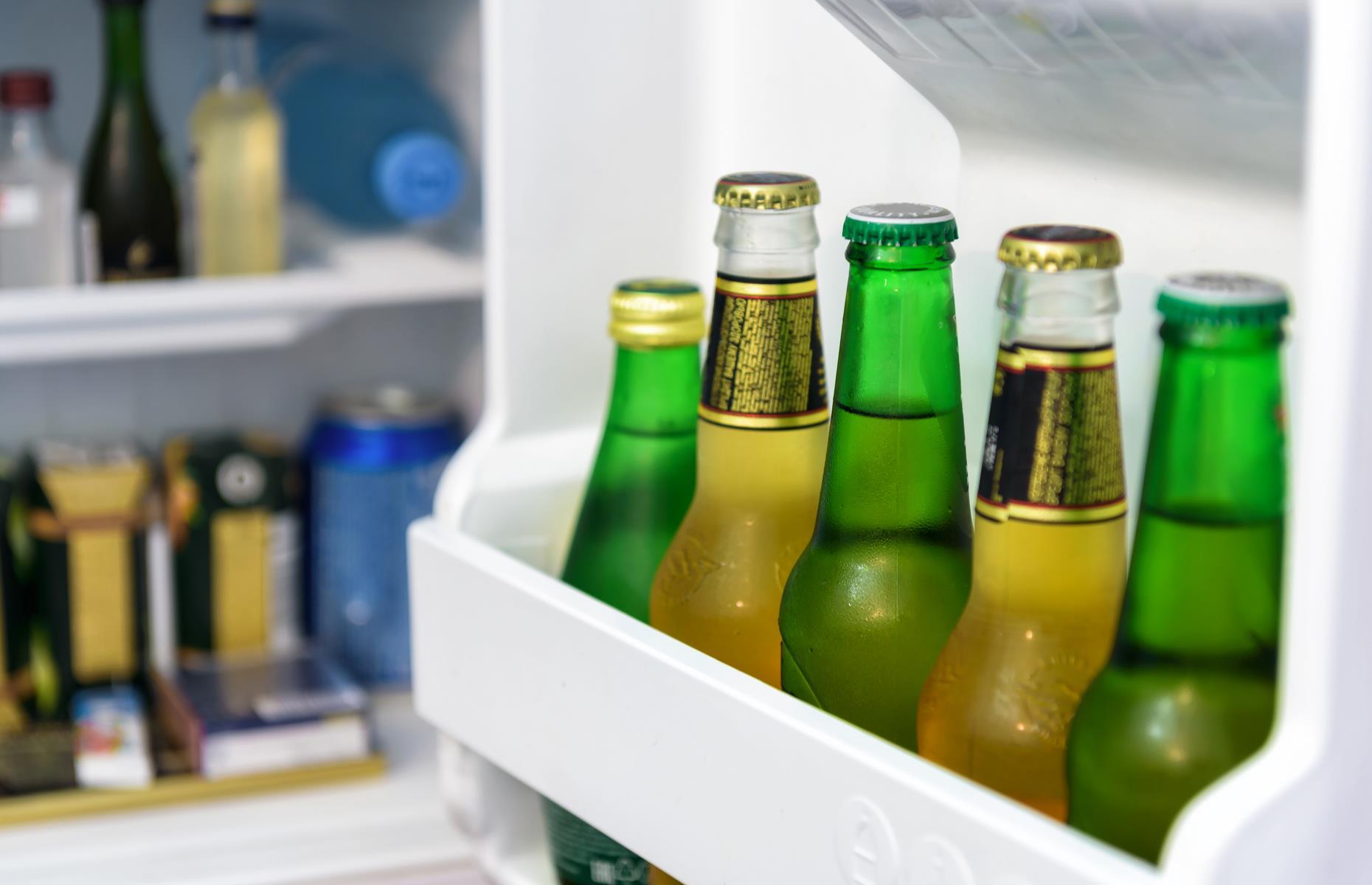Keep beer fizzy by storing it upright