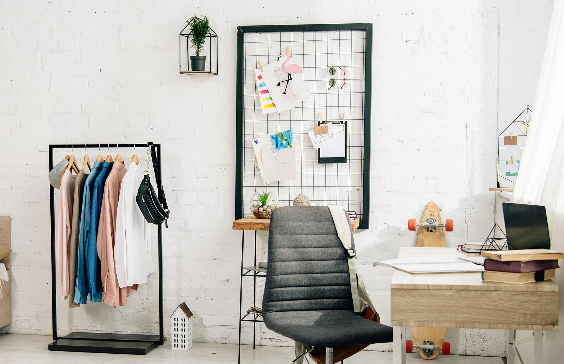 Prop up a pinboard