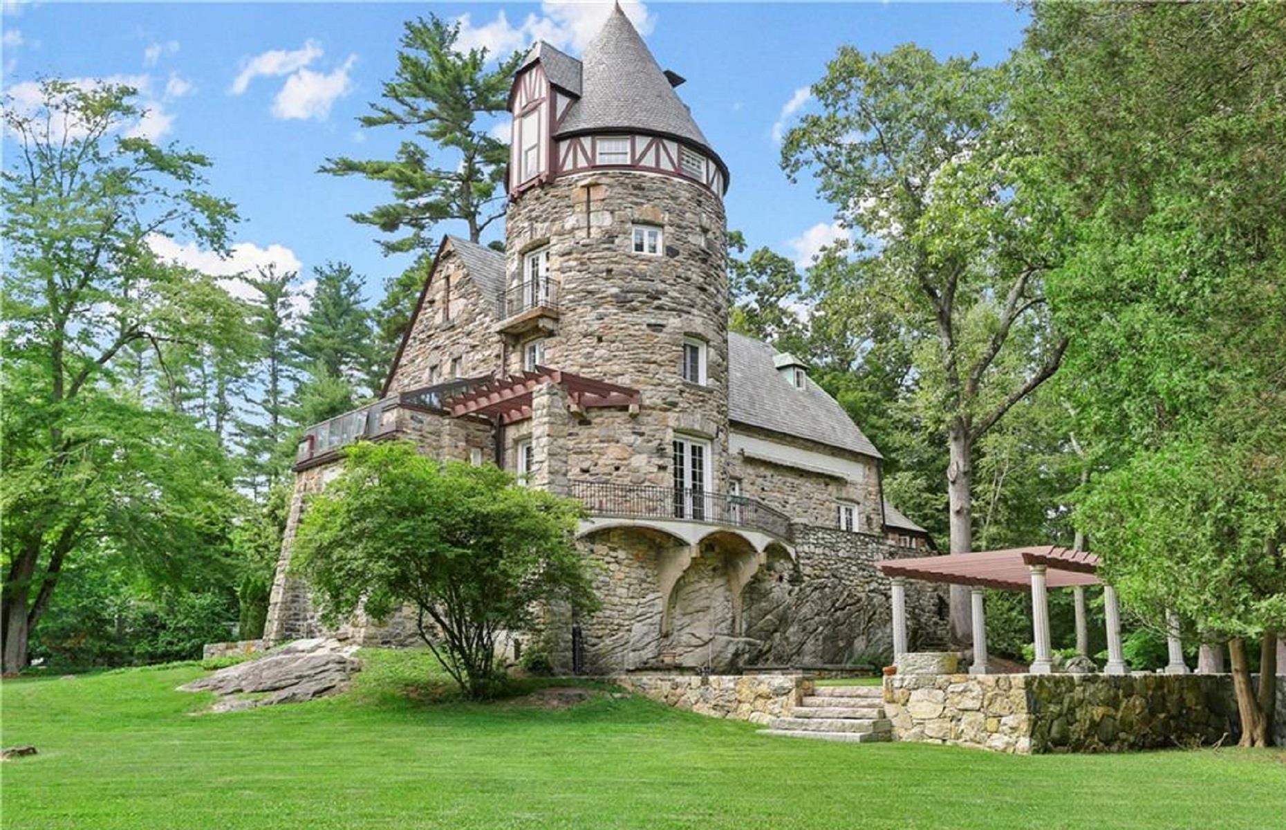 Amazing castles for sale in America | loveproperty.com
