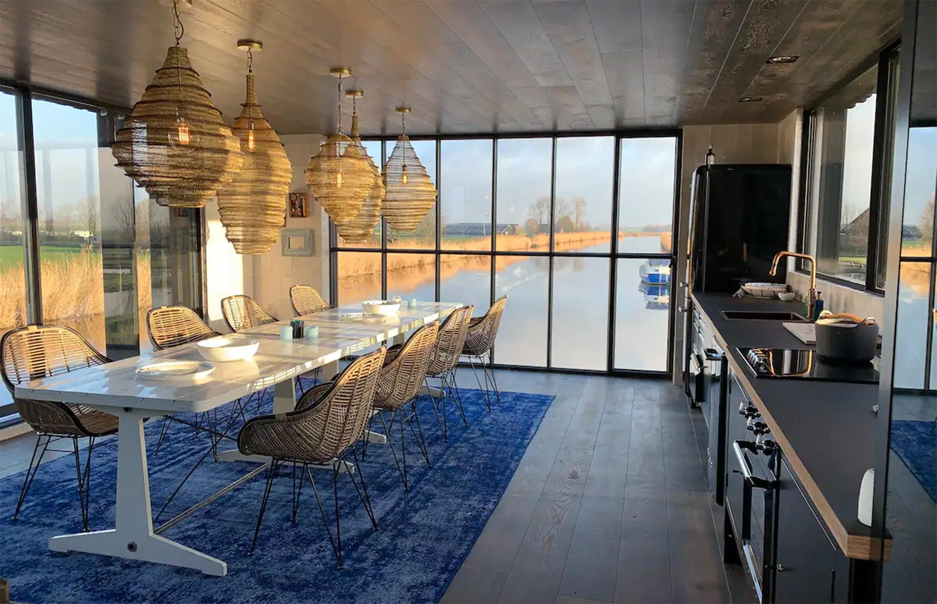 Black Swan houseboat, Oostknollendam, Netherlands
