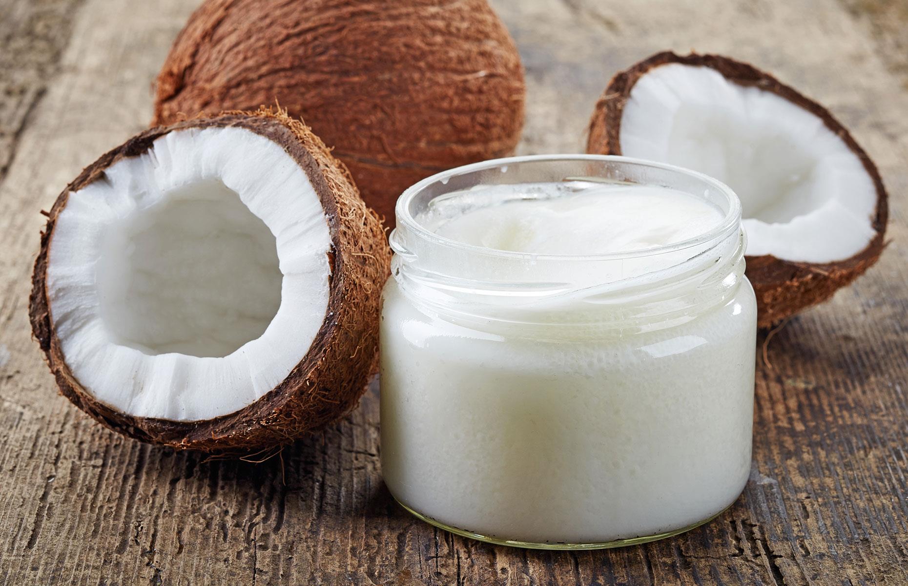 Kokosöl enthält mehr gesättigte Fettsäuren als Butter