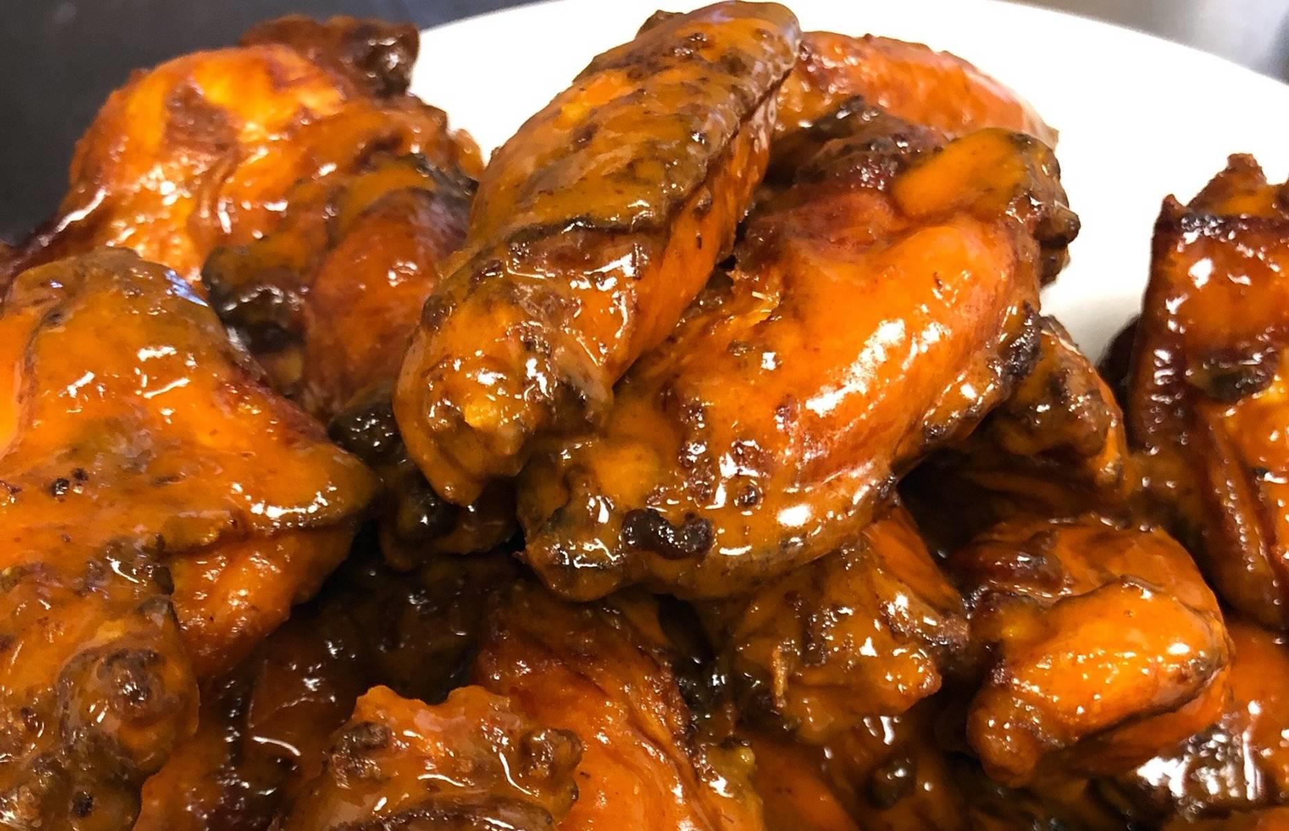 Connecticut: Dirt Wings, J. Timothy's Taverne, Plainville