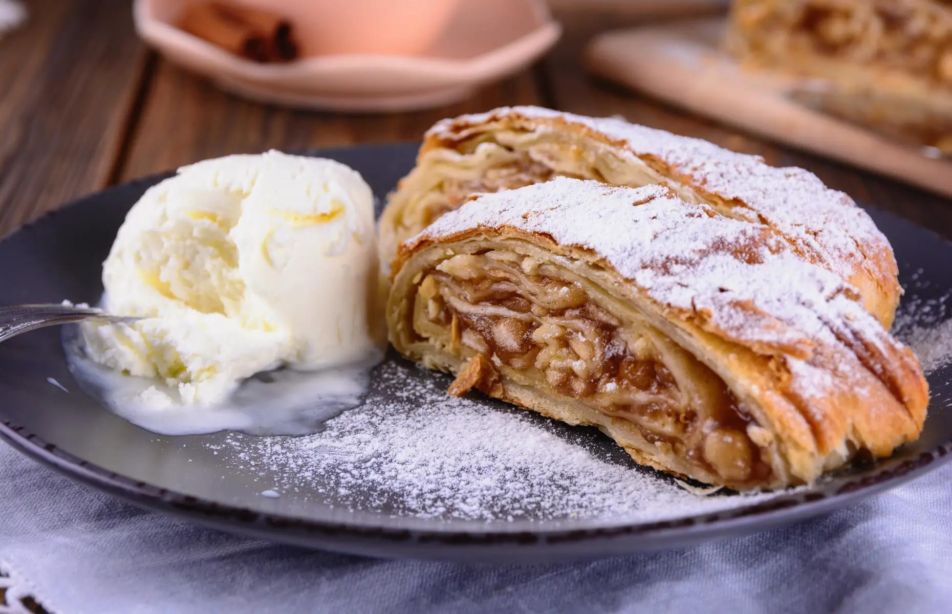 4. Apfelstrudel, Austria