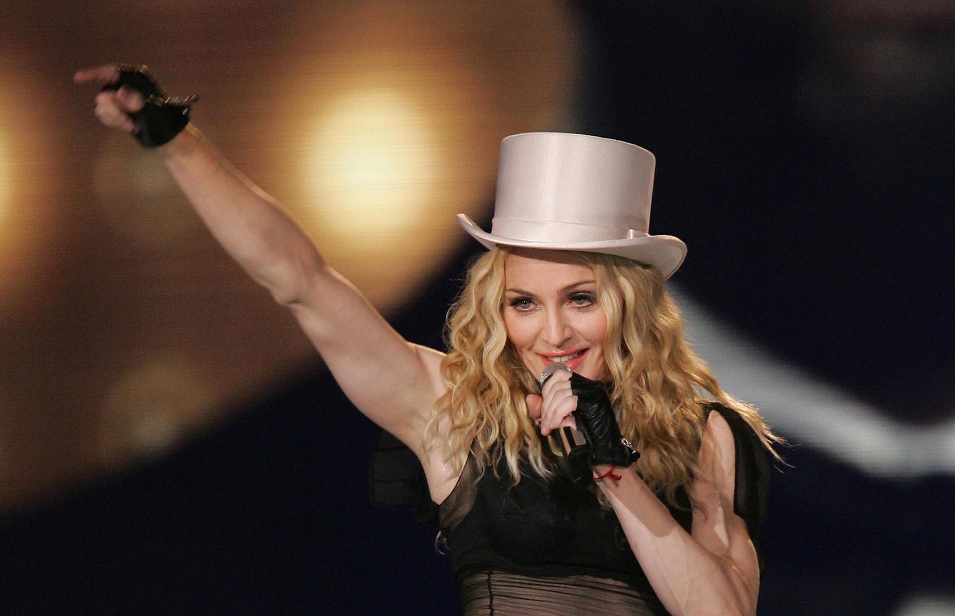 16. Sticky & Sweet Tour: $603 millones (580 millones de euros)