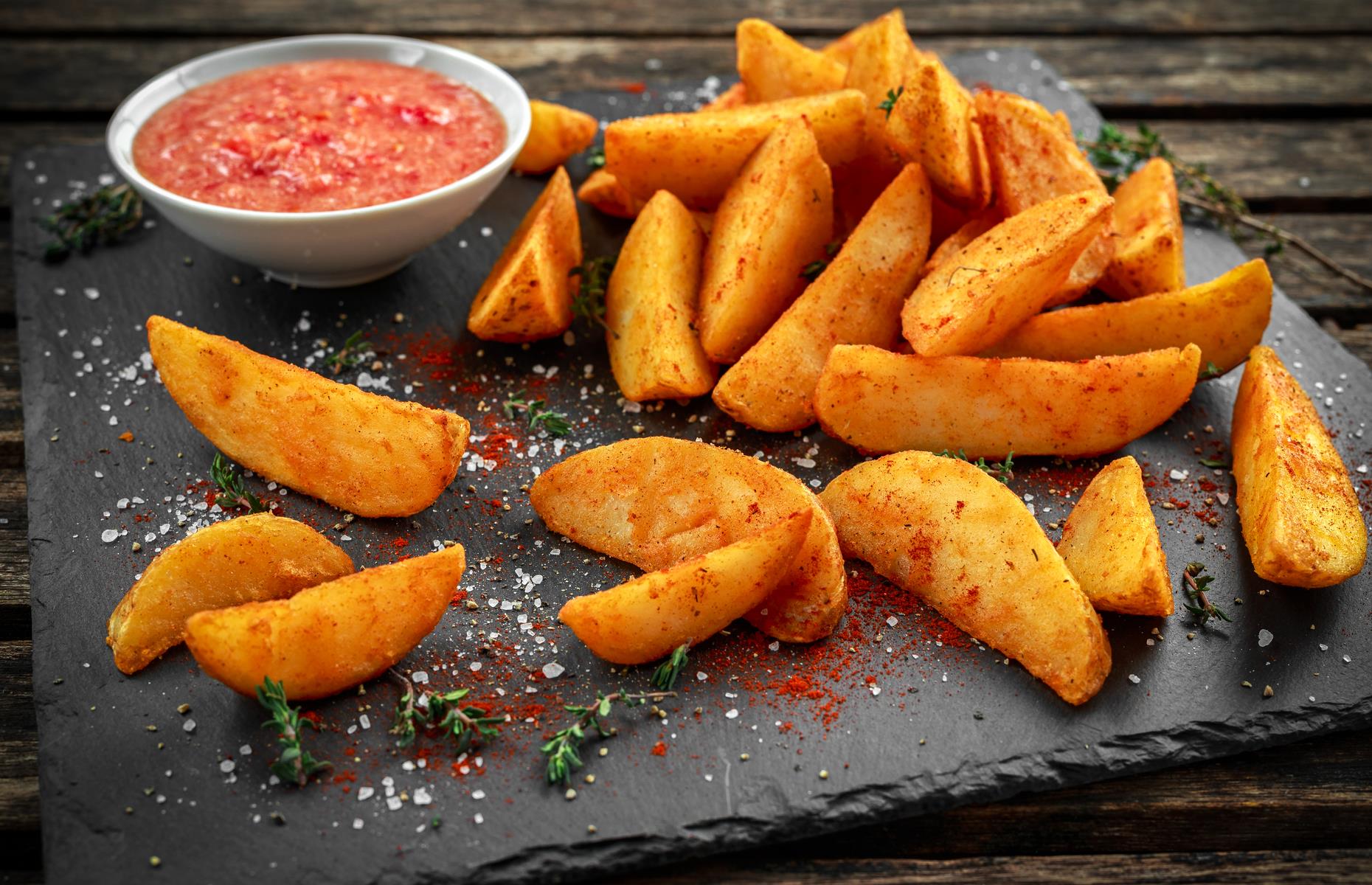 Spicy potato wedges