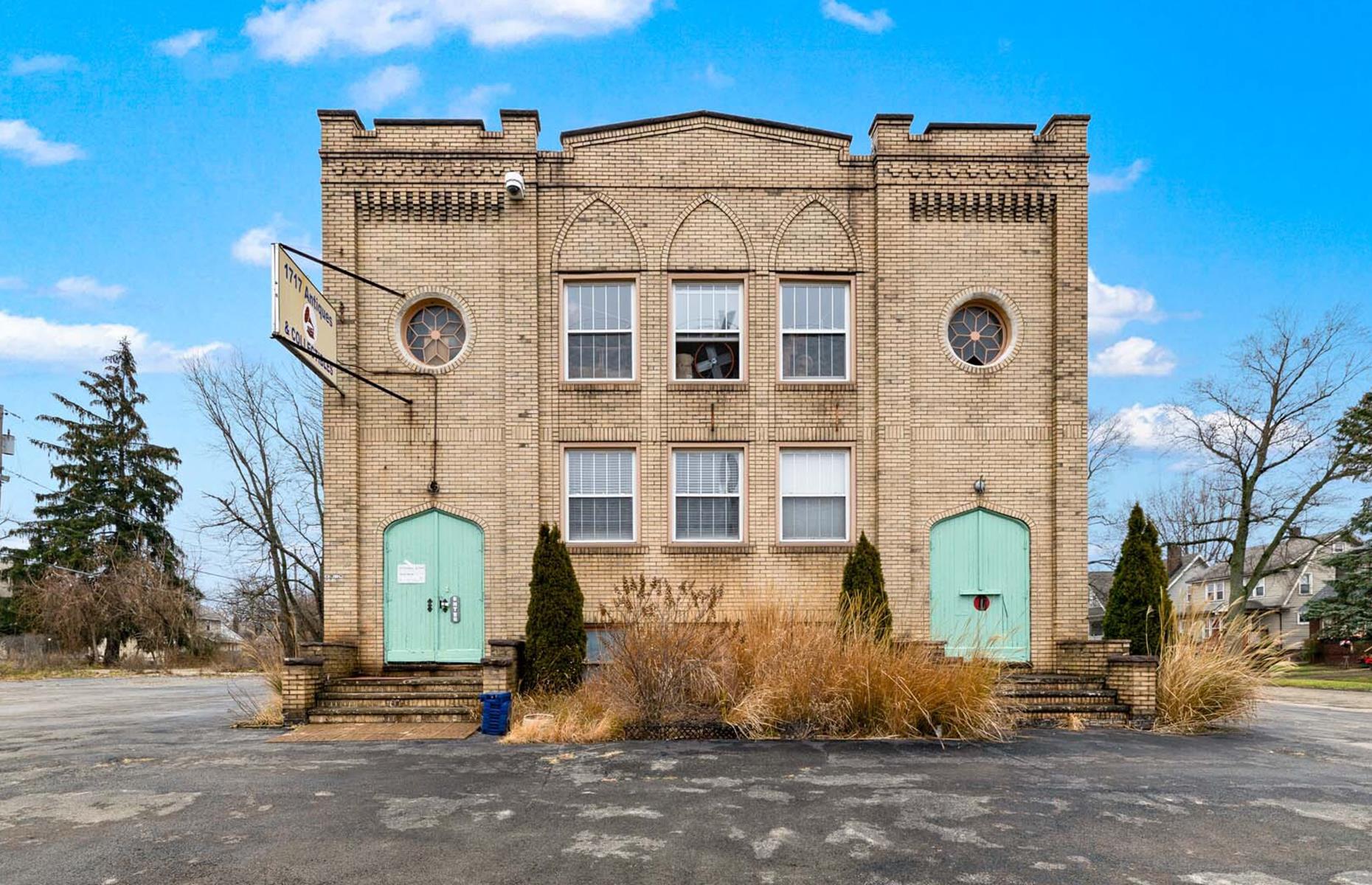 Amazing abandoned property for sale