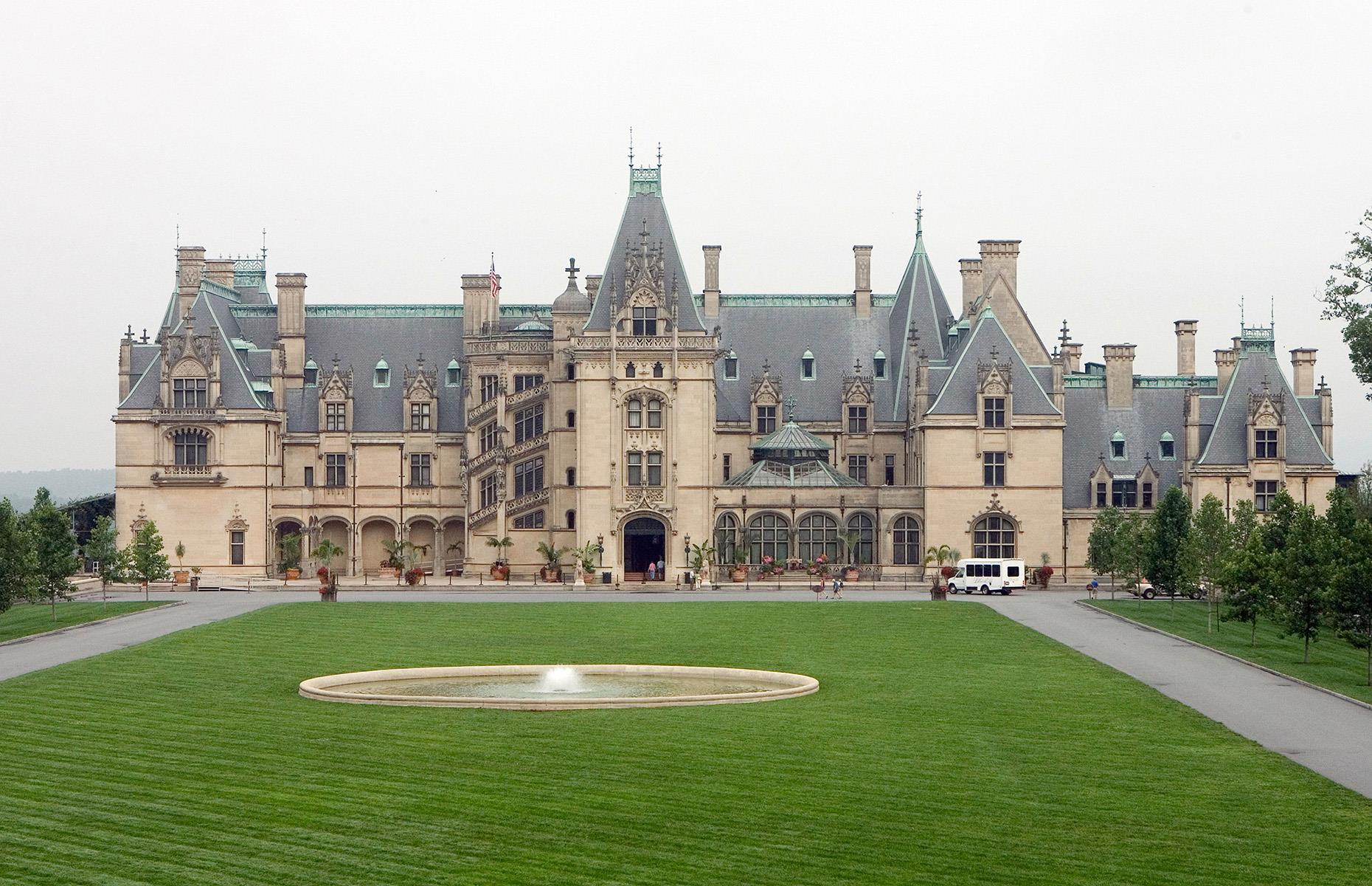Biltmore Estate: 175,000 sqft (16.3k sqm), USA