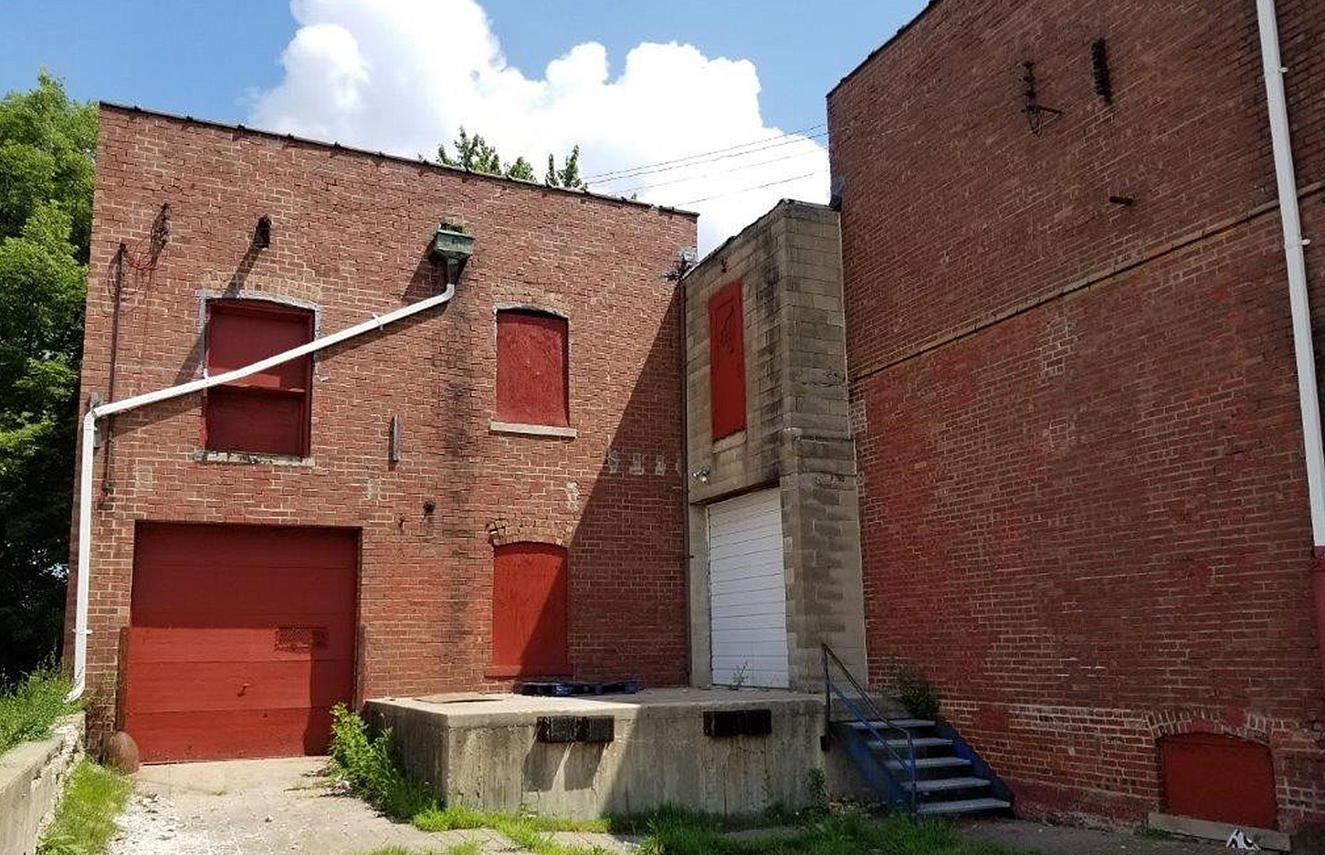 Empty industrial space, Illinois, USA: £76,500 ($100k)