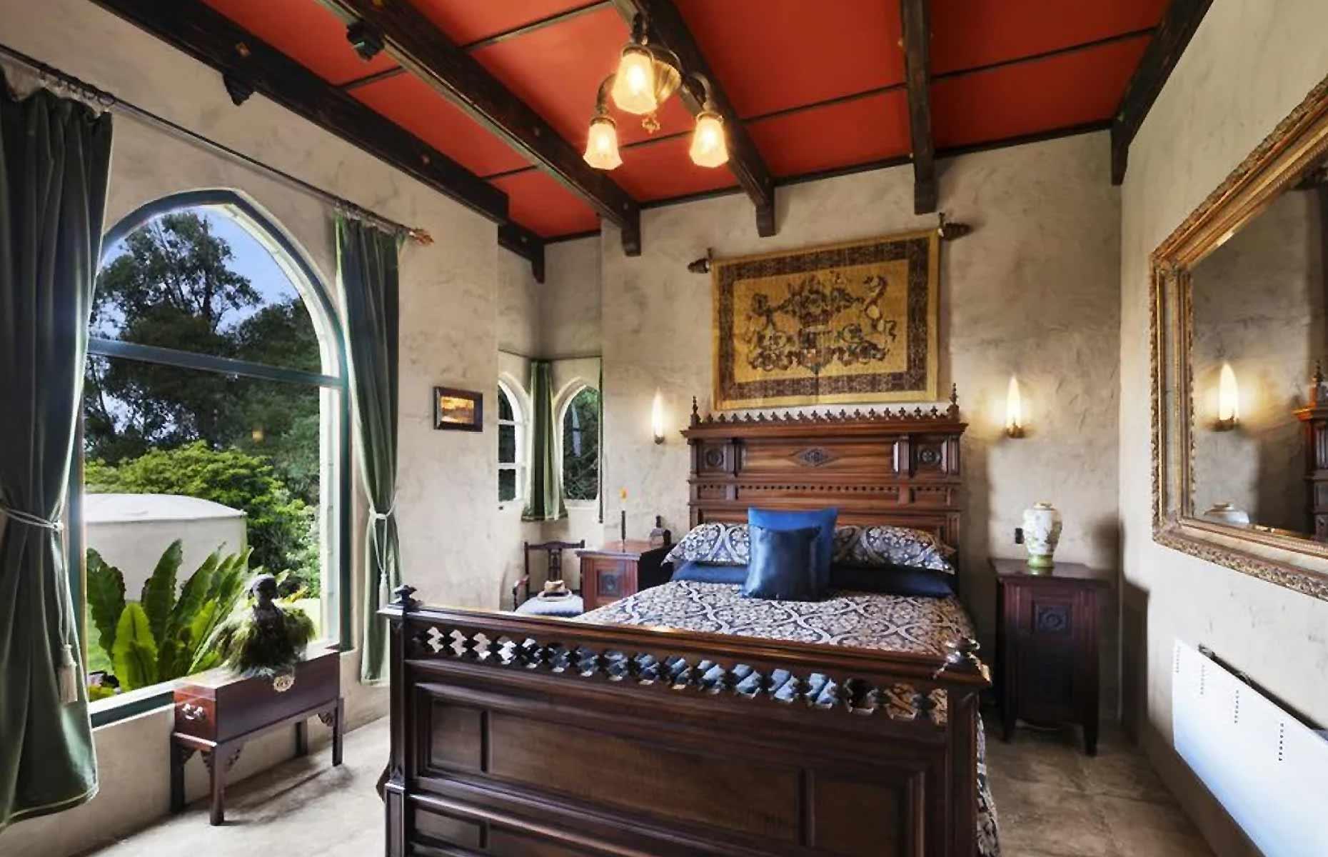 Versace Castle, Victoria, Australia: £700,000 ($892k)