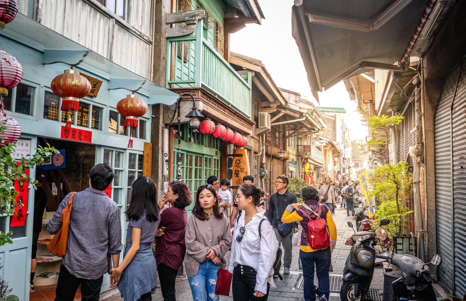 16. Taiwan, average wealth per adult: $302,551 (£235,947)