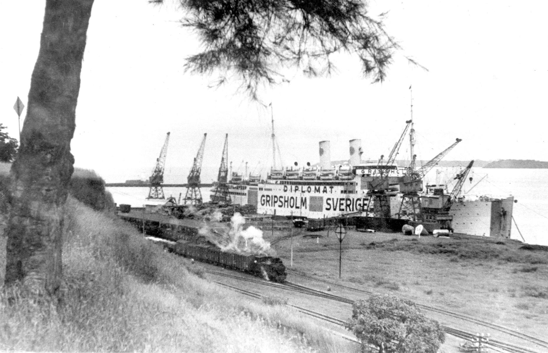 1943: MS Gripsholm's diplomatic livery