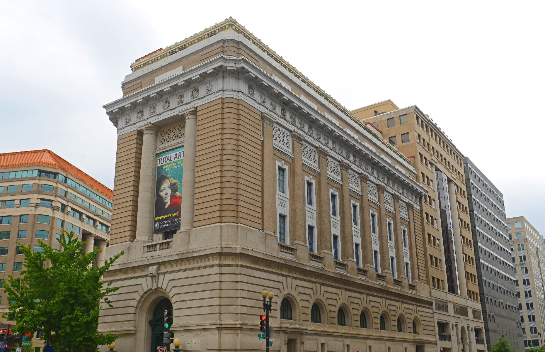 Discover the National Museum of Women in the Arts instead of Washington DC's National Gallery of Art