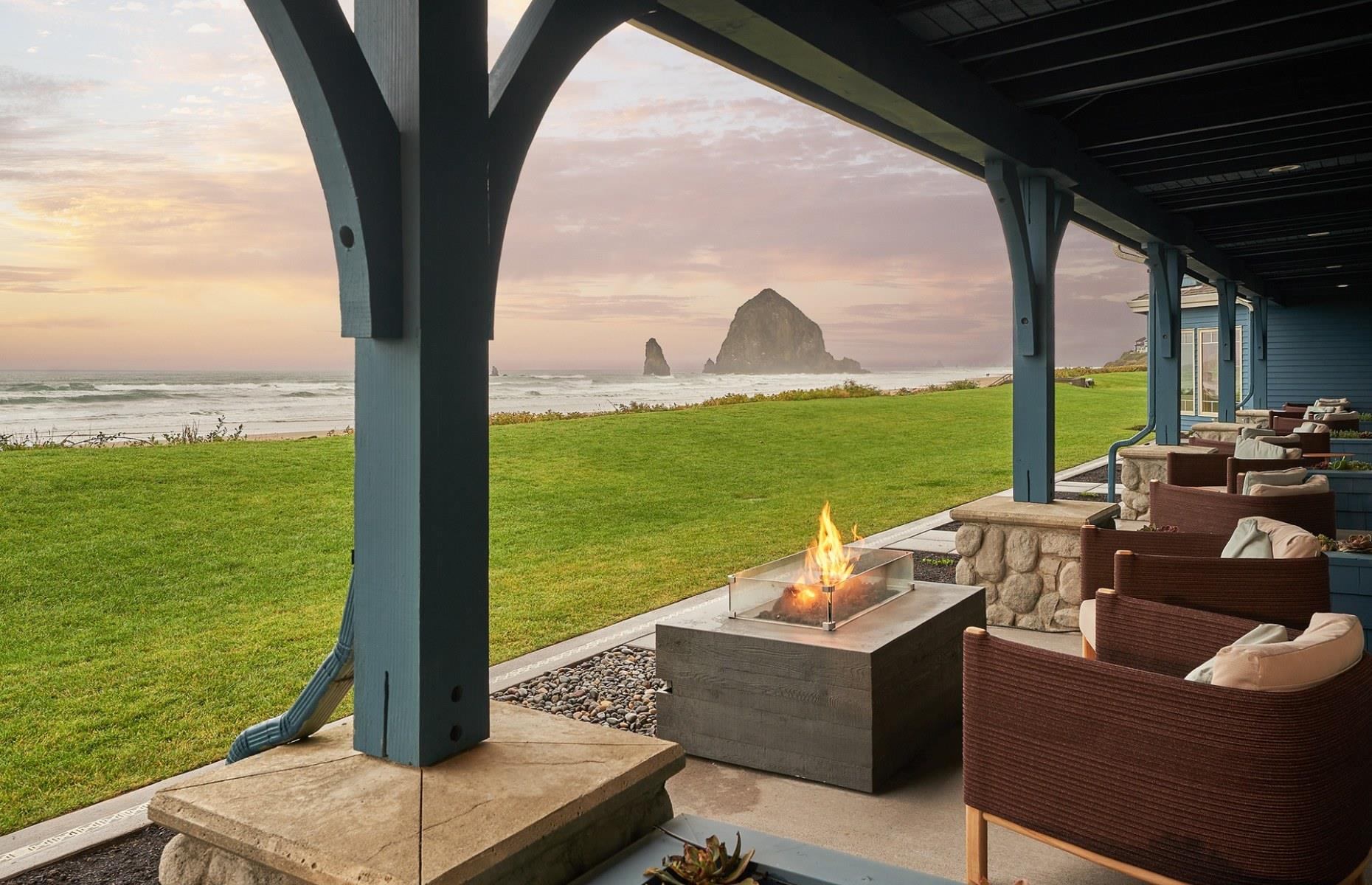 Oregon: Stephanie Inn Dining Room, Cannon Beach