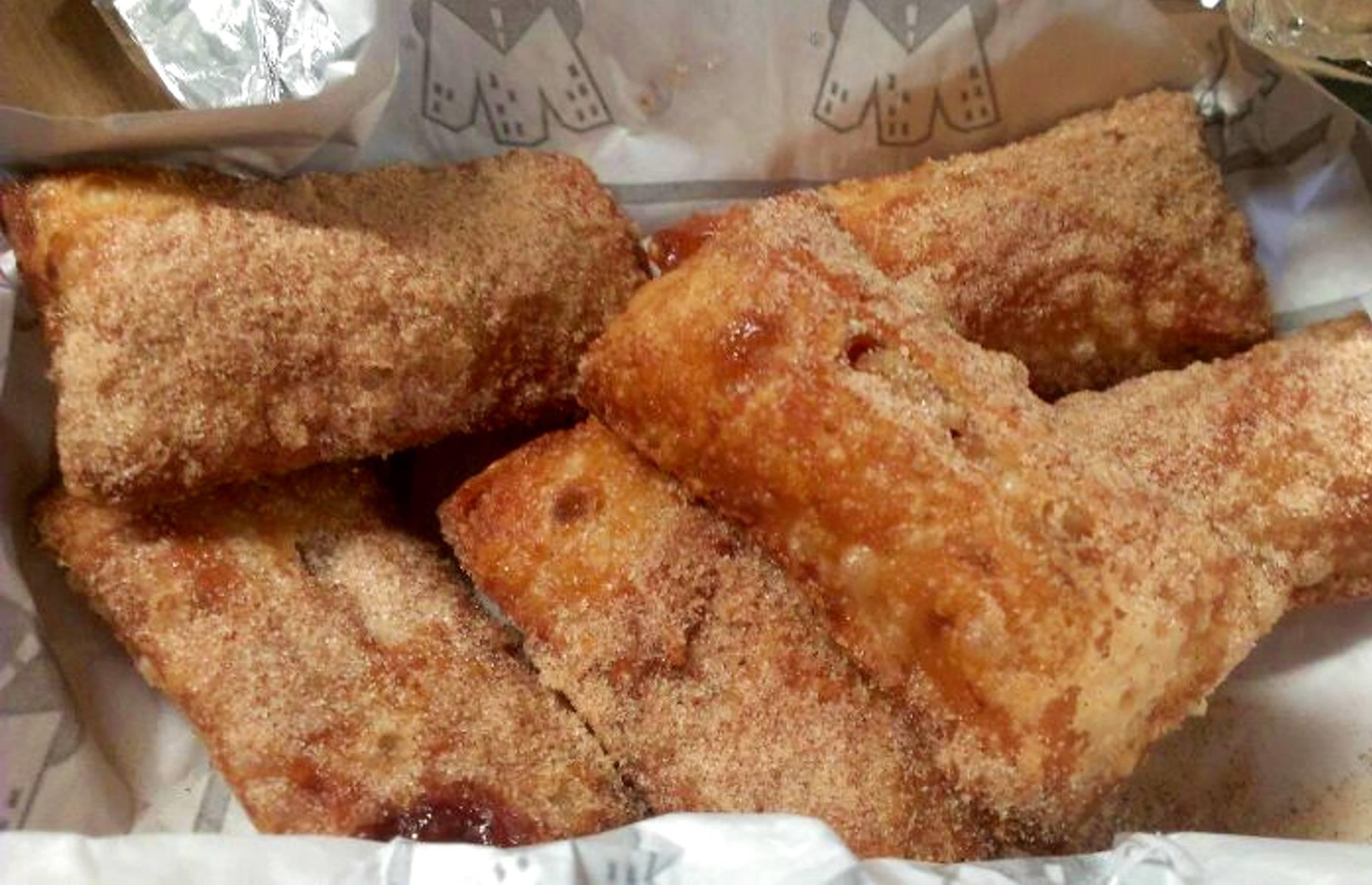 Pizza Hut: apple pies