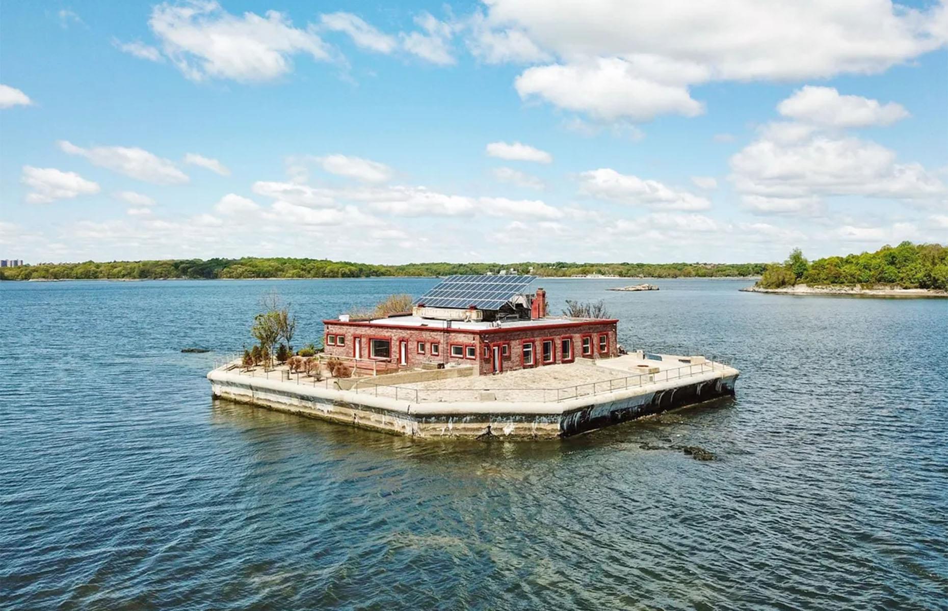 Columbia and Pea Islands, New York, USA: $13 million (£9.5m)