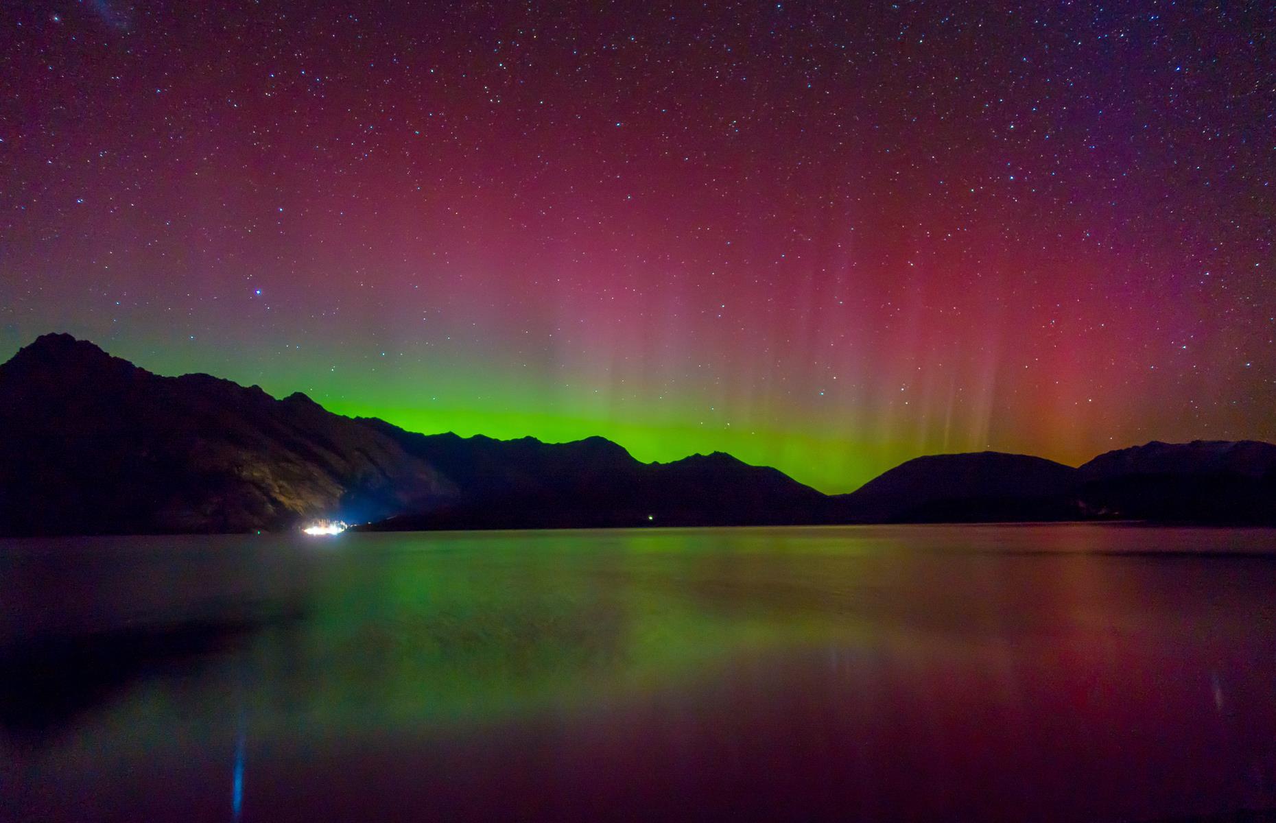 Aurora australis, Lake Wakatipu, Kinloch, New Zealand