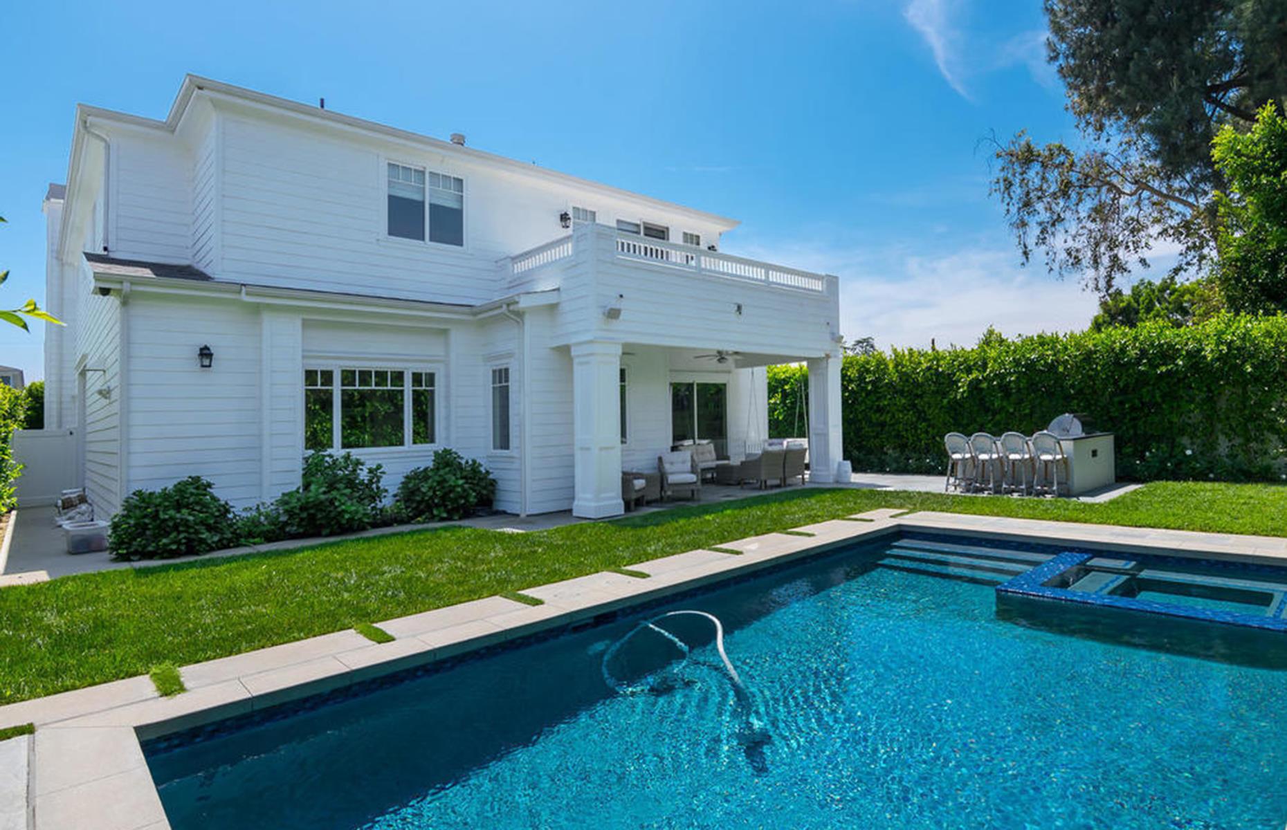 Dakota and Elle Fanning's low-key home: $2.7 million (£2.2m) 